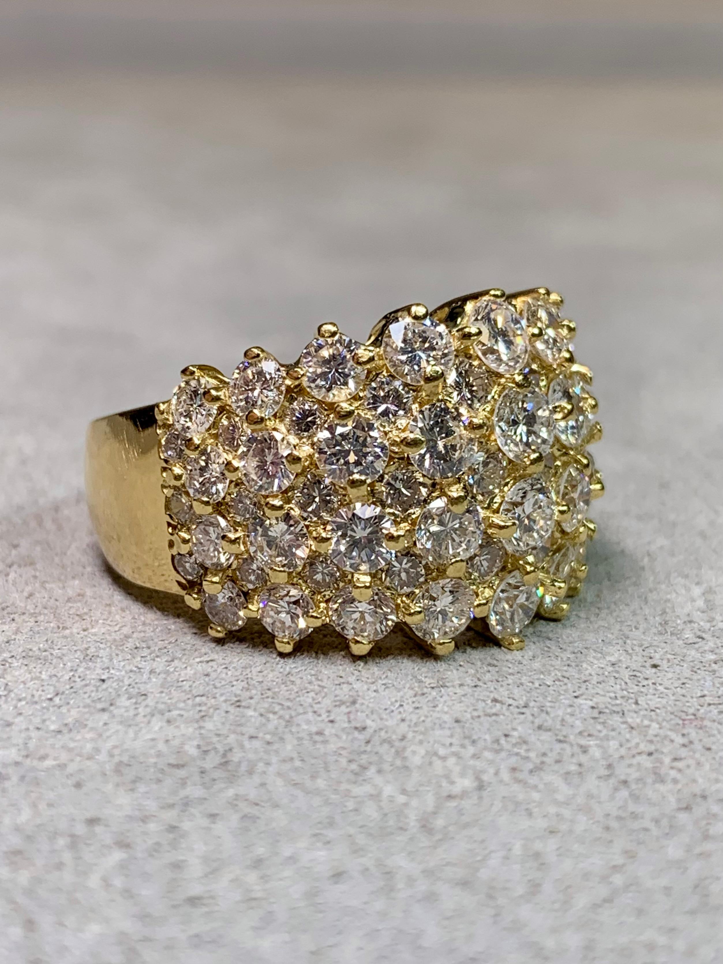 Contemporain Bague de cocktail en or jaune 18K sertie de diamants larges 7ctw en vente