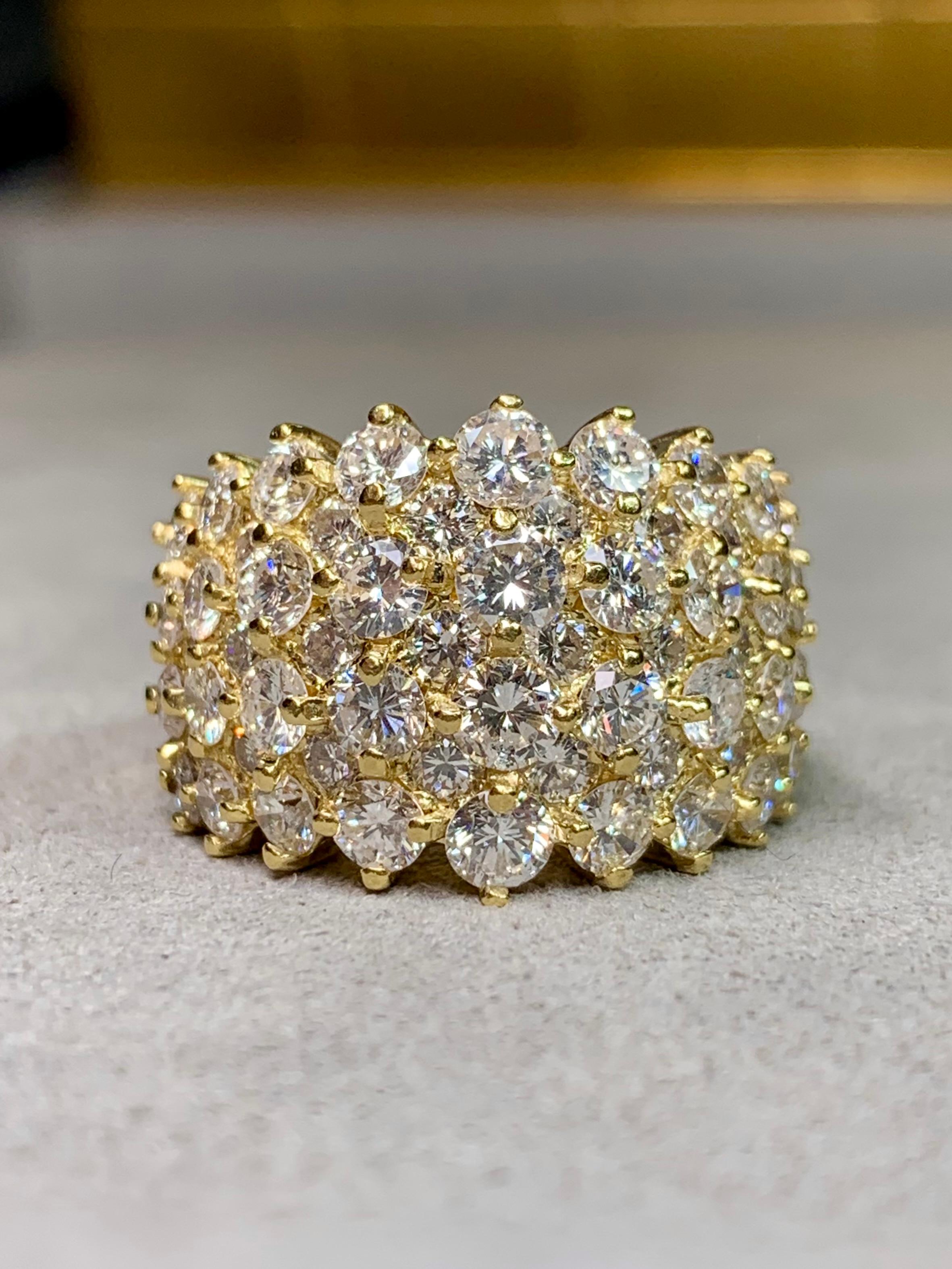 Taille ronde Bague de cocktail en or jaune 18K sertie de diamants larges 7ctw en vente