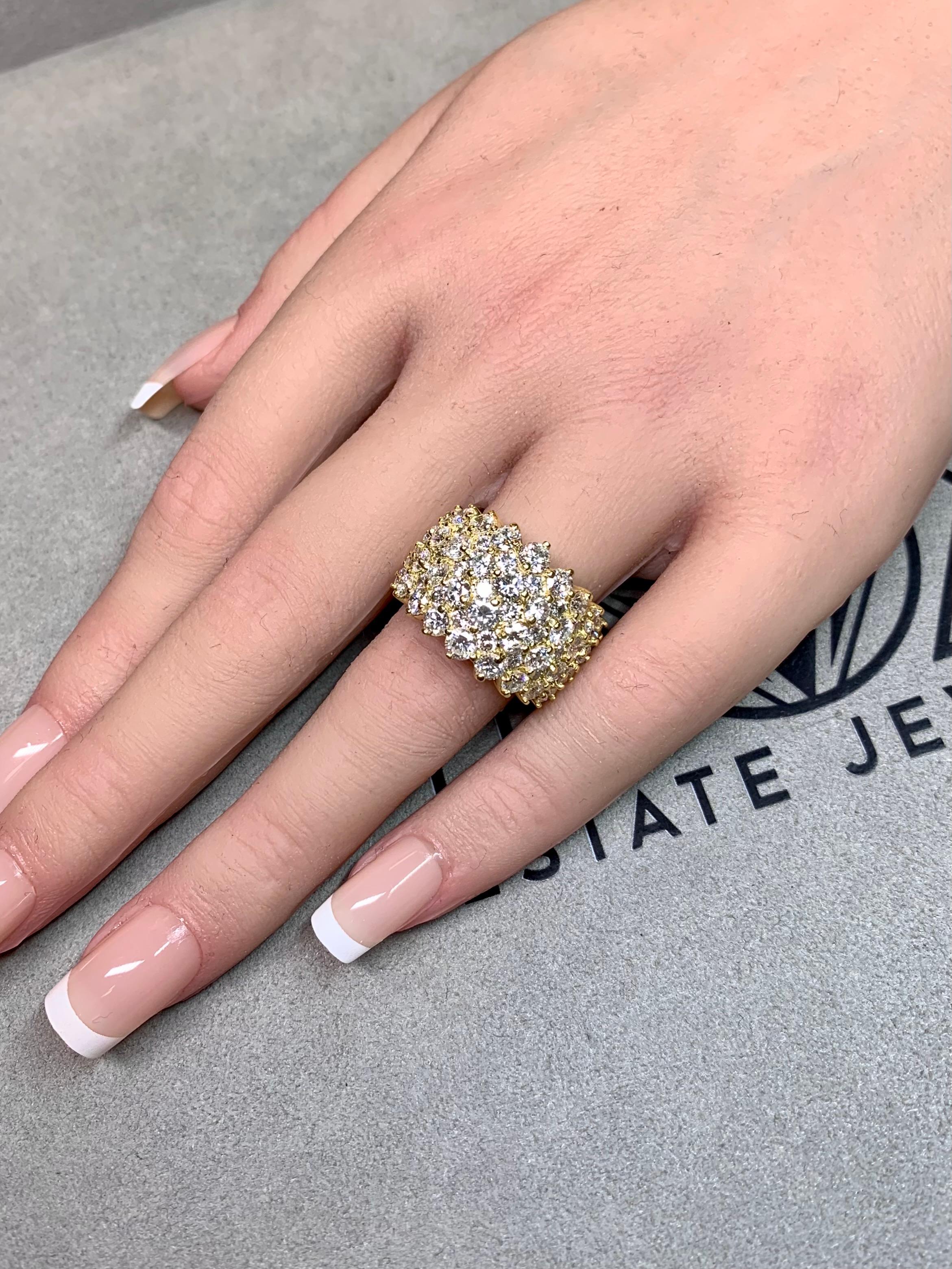 Bague de cocktail en or jaune 18K sertie de diamants larges 7ctw en vente 2