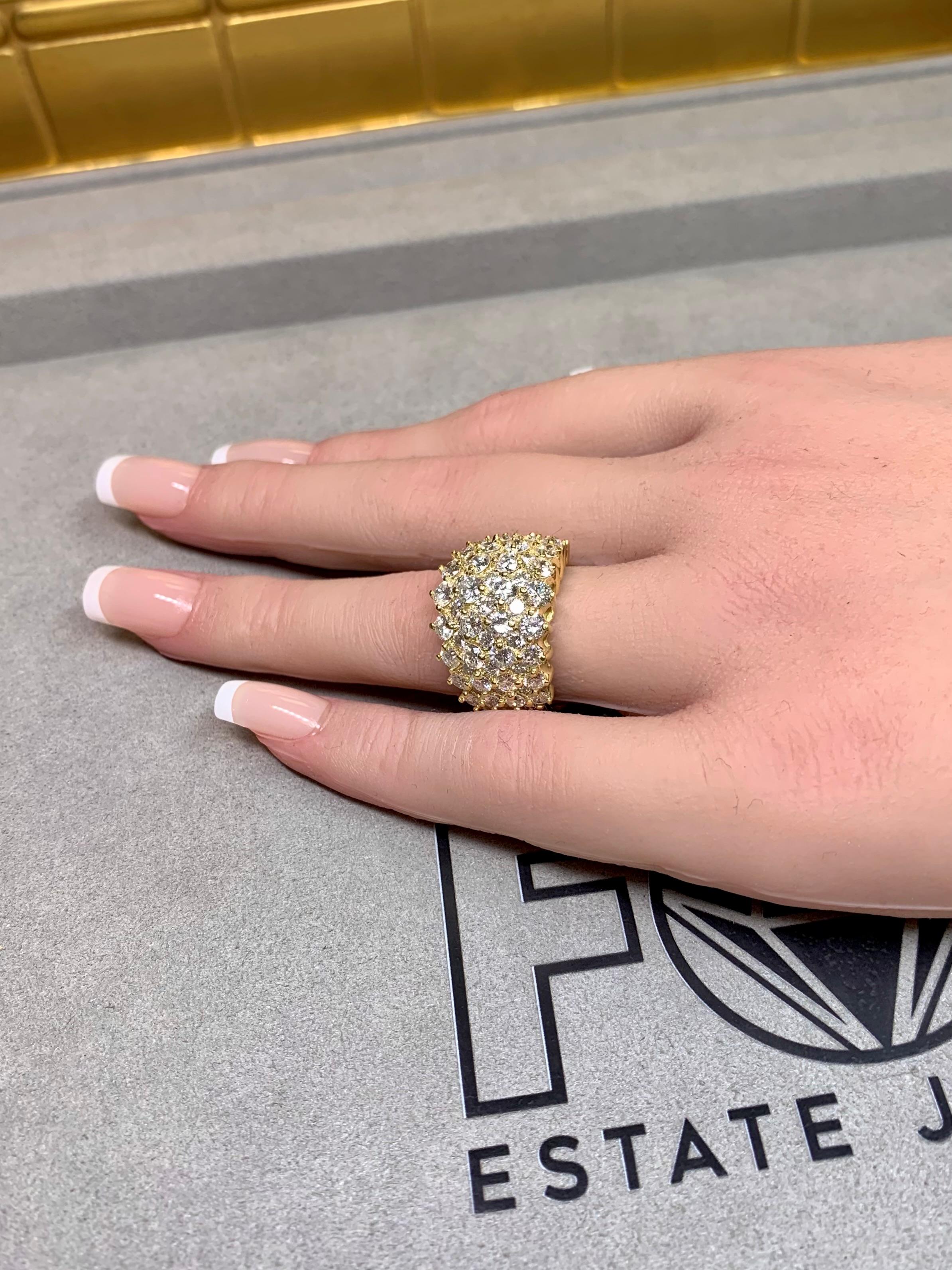 Bague de cocktail en or jaune 18K sertie de diamants larges 7ctw en vente 3