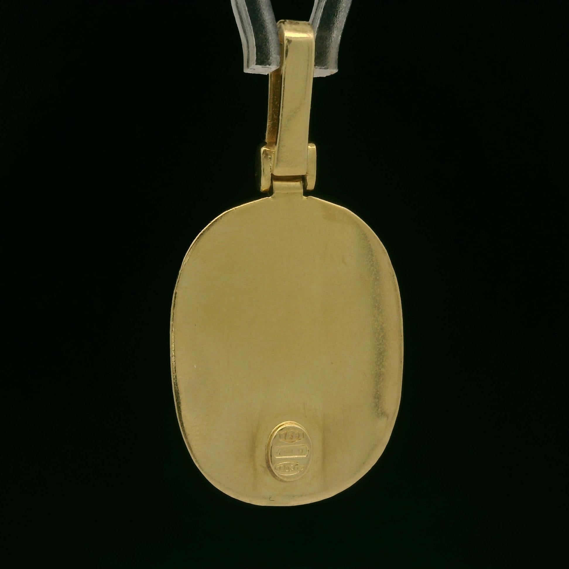 Material: 18K Solid Rose Gold
Weight: 5.82 Grams
Chain Type: Not Included
Bail Dimensions (inside): 8x2.7mm (approx.)
Width: 19.1mm (0.75