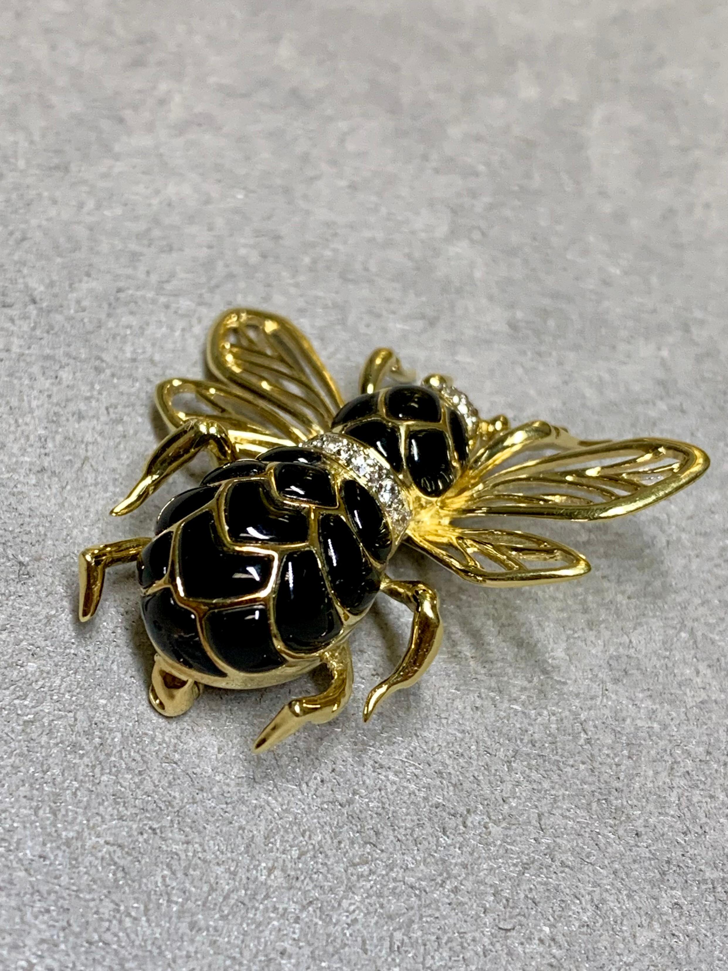 Alfiler de oro amarillo de 18 quilates ROBERT WANDER WINC con diamantes y ónix pulido con forma de abeja Contemporáneo en venta