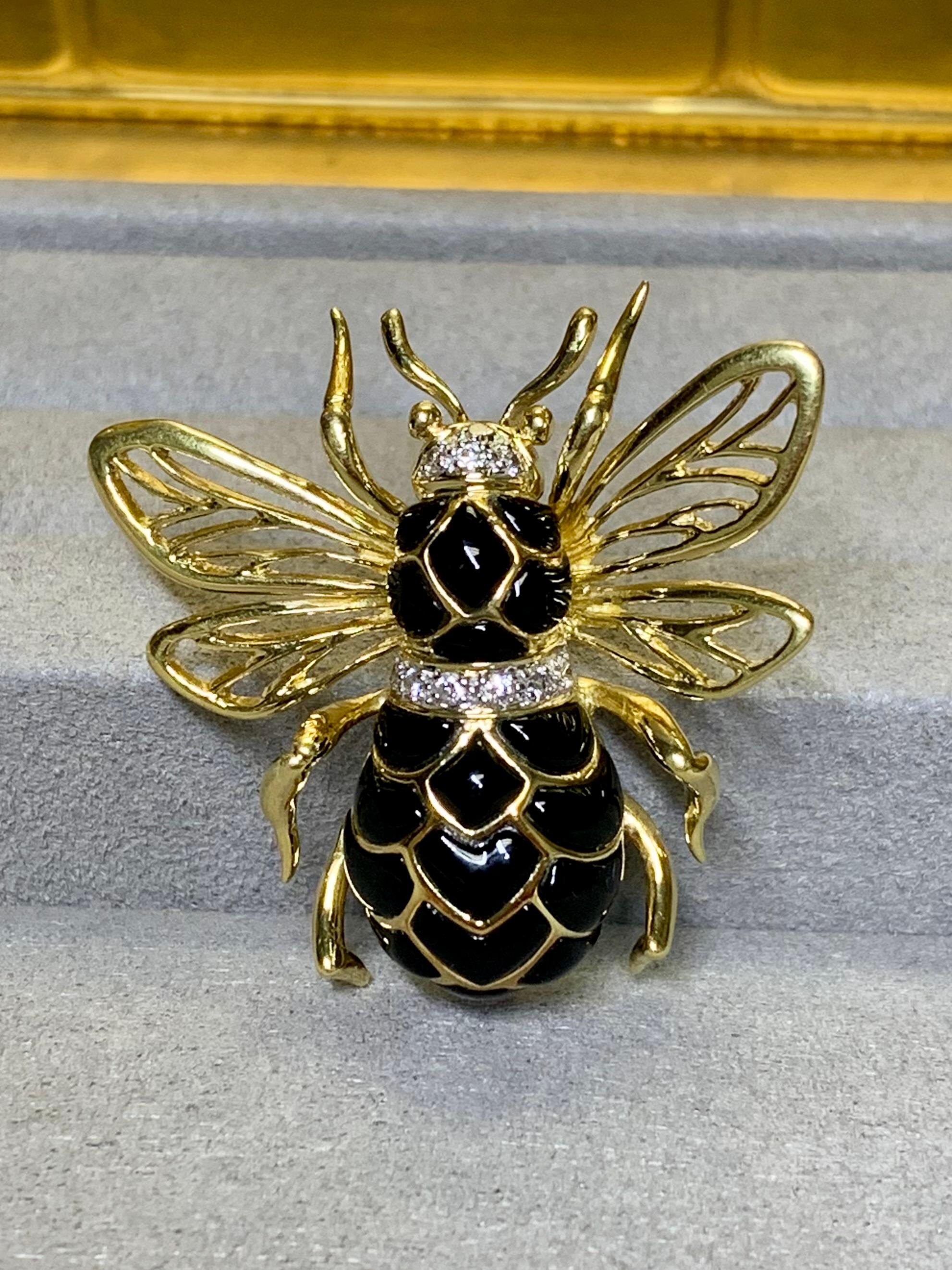 Alfiler de oro amarillo de 18 quilates ROBERT WANDER WINC con diamantes y ónix pulido con forma de abeja Corte redondo en venta