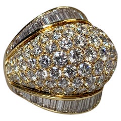 Anello da cocktail Estate in oro giallo 18 carati con diamanti rotondi e a baguette, con grande cupola bombata