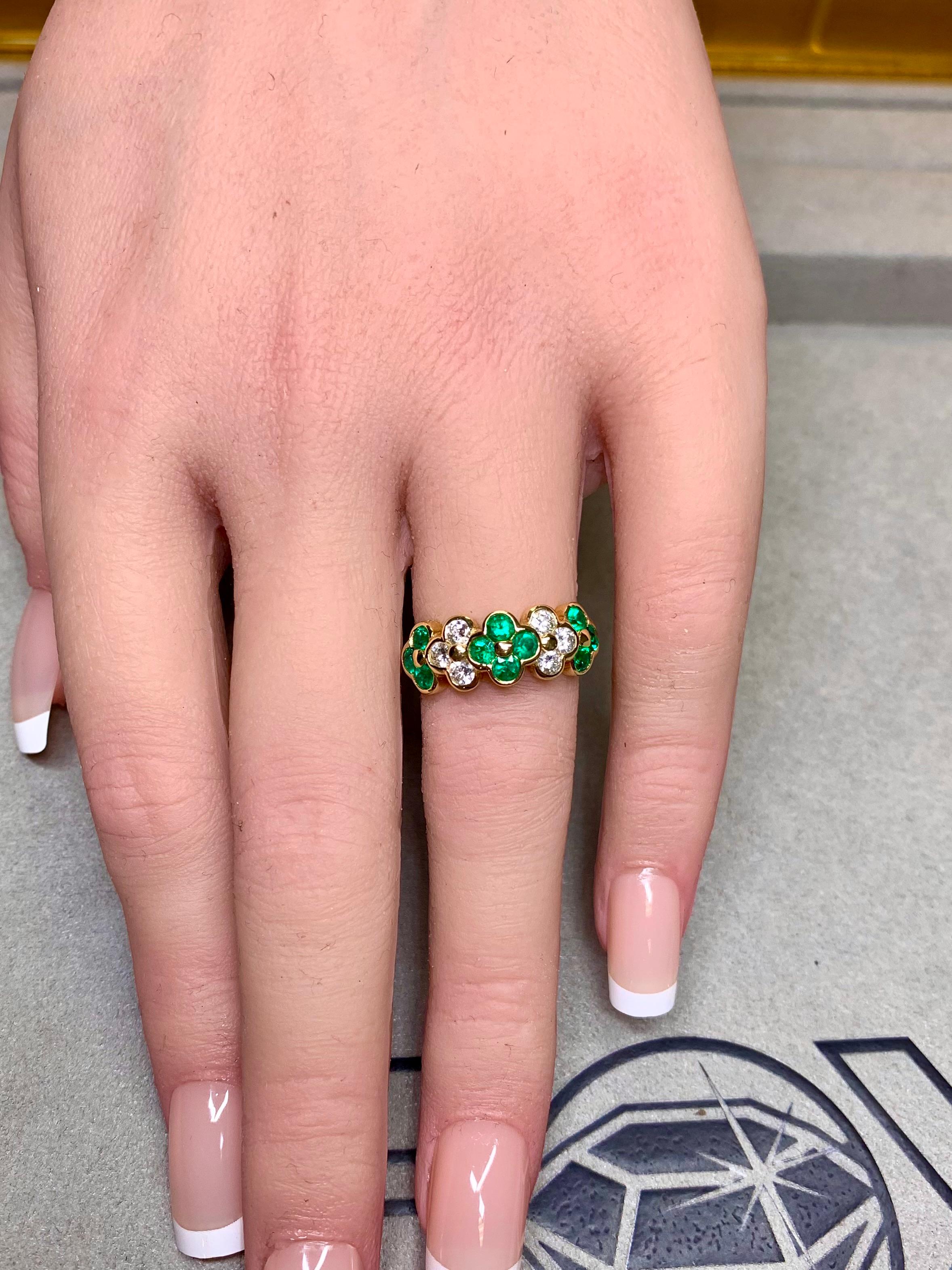 Estate 18K Yellow Gold Emerald Round Diamond Clover Quatrefoil Band Ring Sz 5 en vente 4