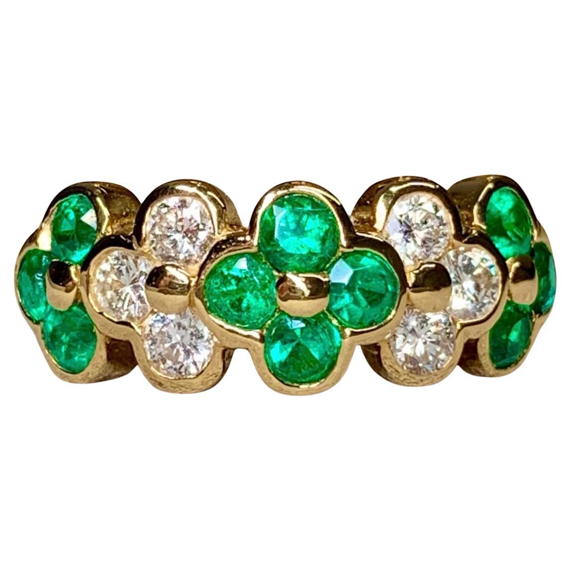 Estate 18K Yellow Gold Emerald Round Diamond Clover Quatrefoil Band Ring Sz 5 en vente
