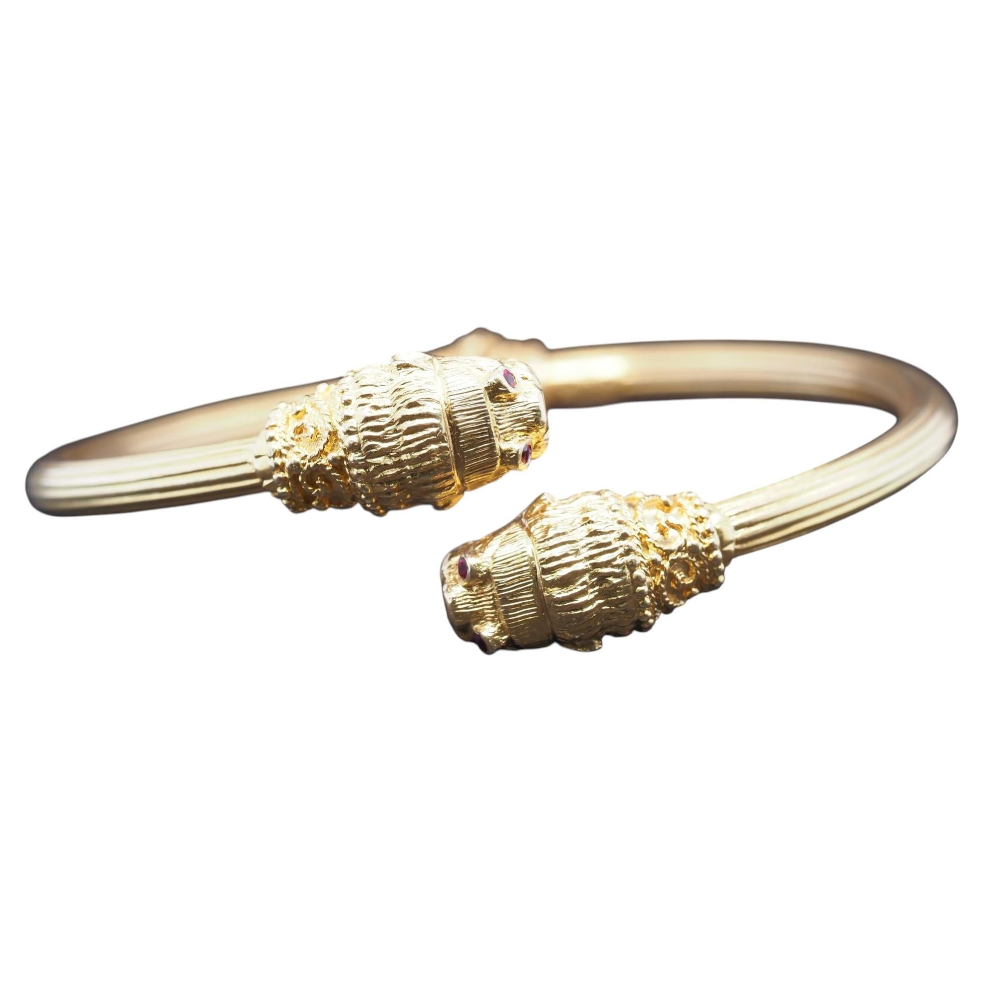 Pulsera de oro amarillo de 18 quilates con león de rubí -VHK#336B
