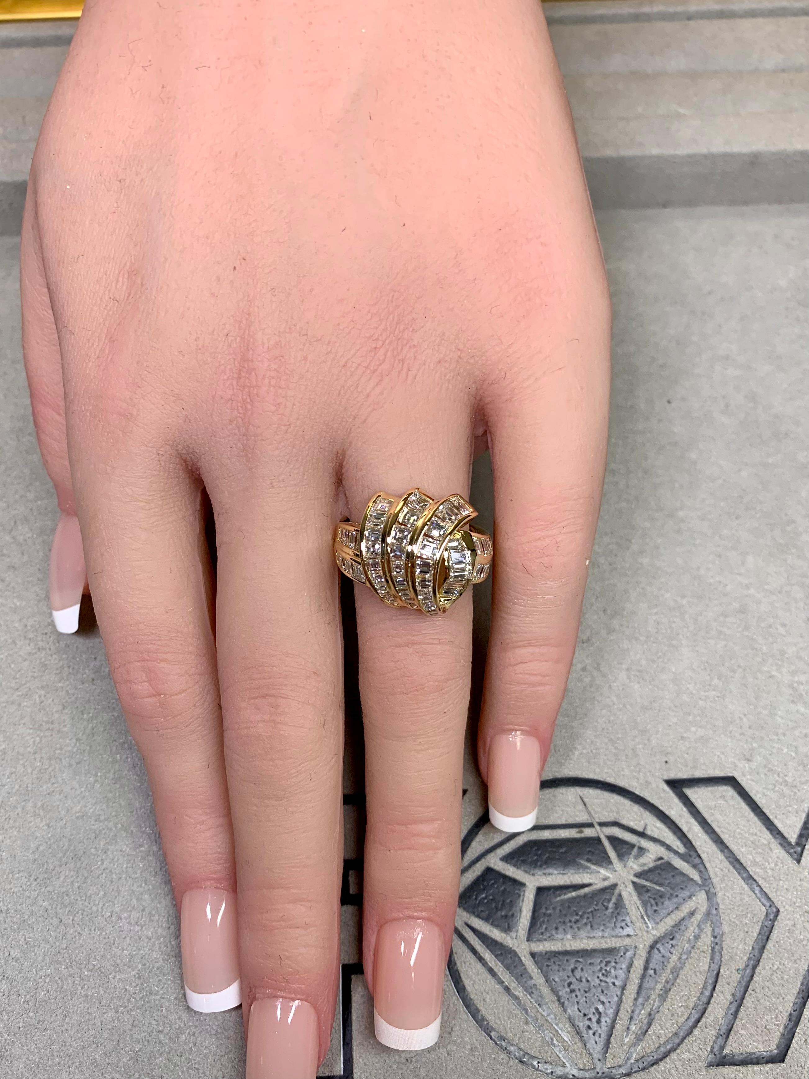 Anello Cocktail Quadrato Baguette con Diamante Dimensionale in Oro Giallo 18K Estate 4,80ctw in vendita 5