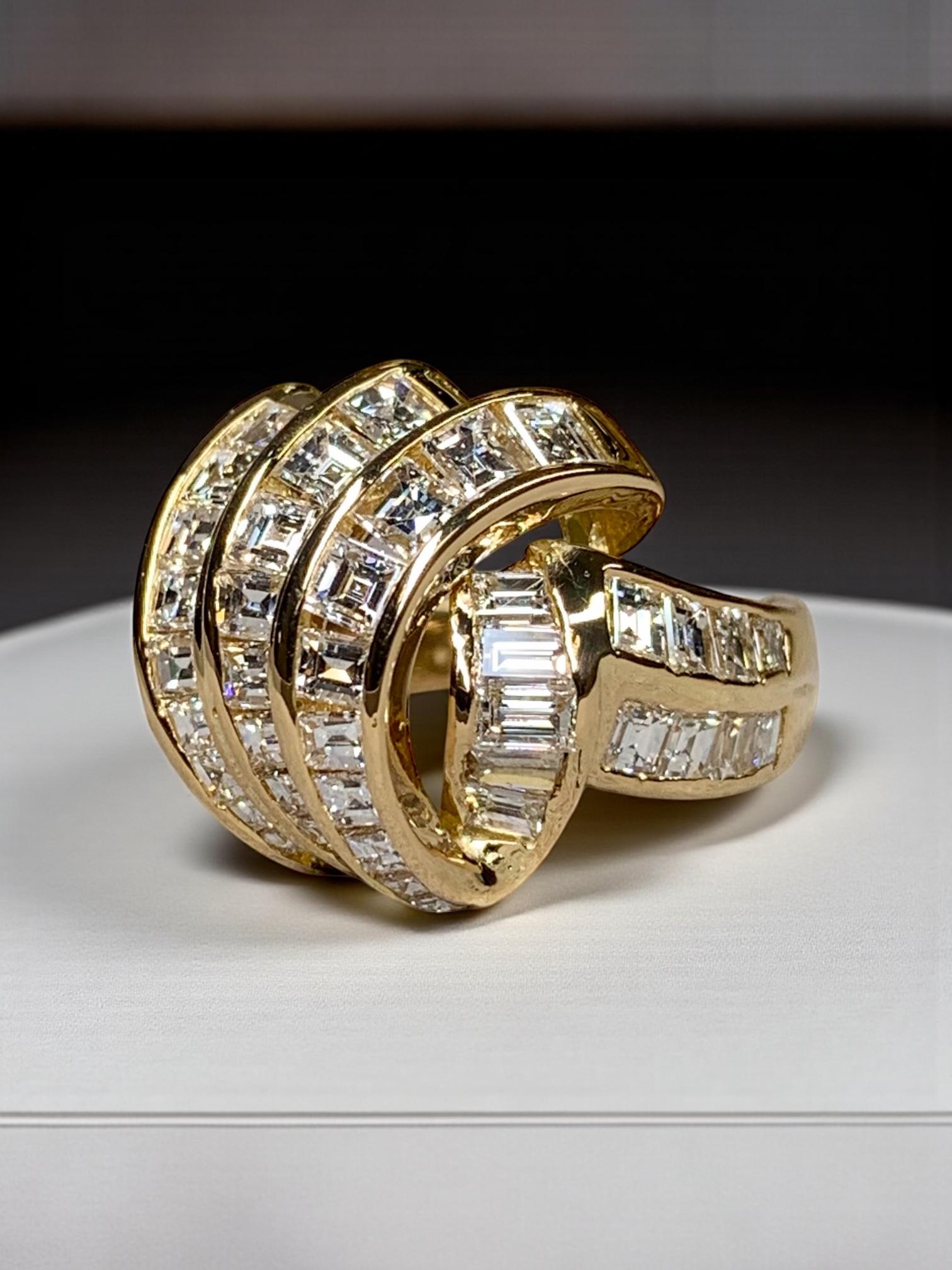 Anello Cocktail Quadrato Baguette con Diamante Dimensionale in Oro Giallo 18K Estate 4,80ctw in vendita 6