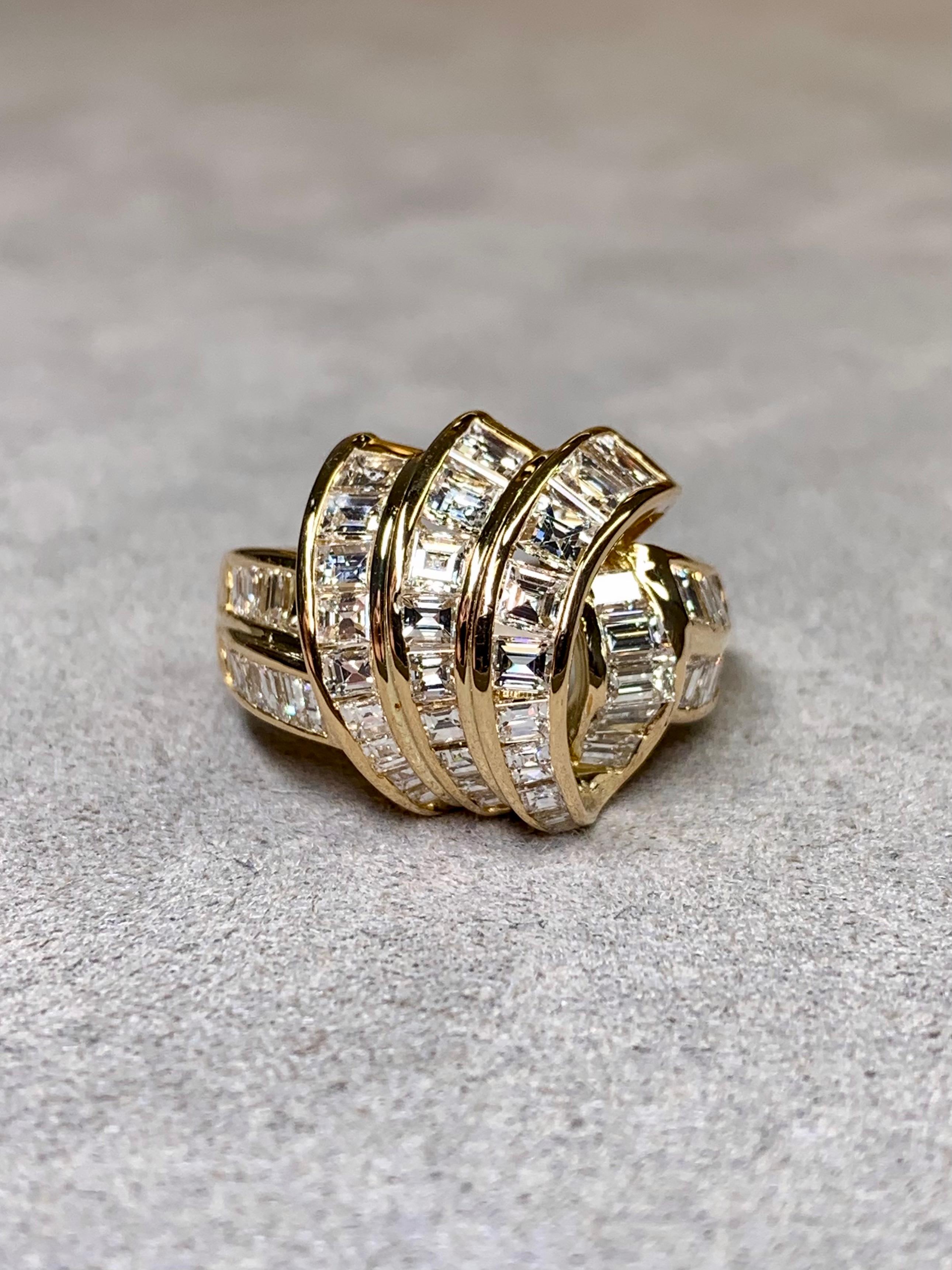 Anello Cocktail Quadrato Baguette con Diamante Dimensionale in Oro Giallo 18K Estate 4,80ctw In condizioni ottime in vendita a Winter Springs, FL