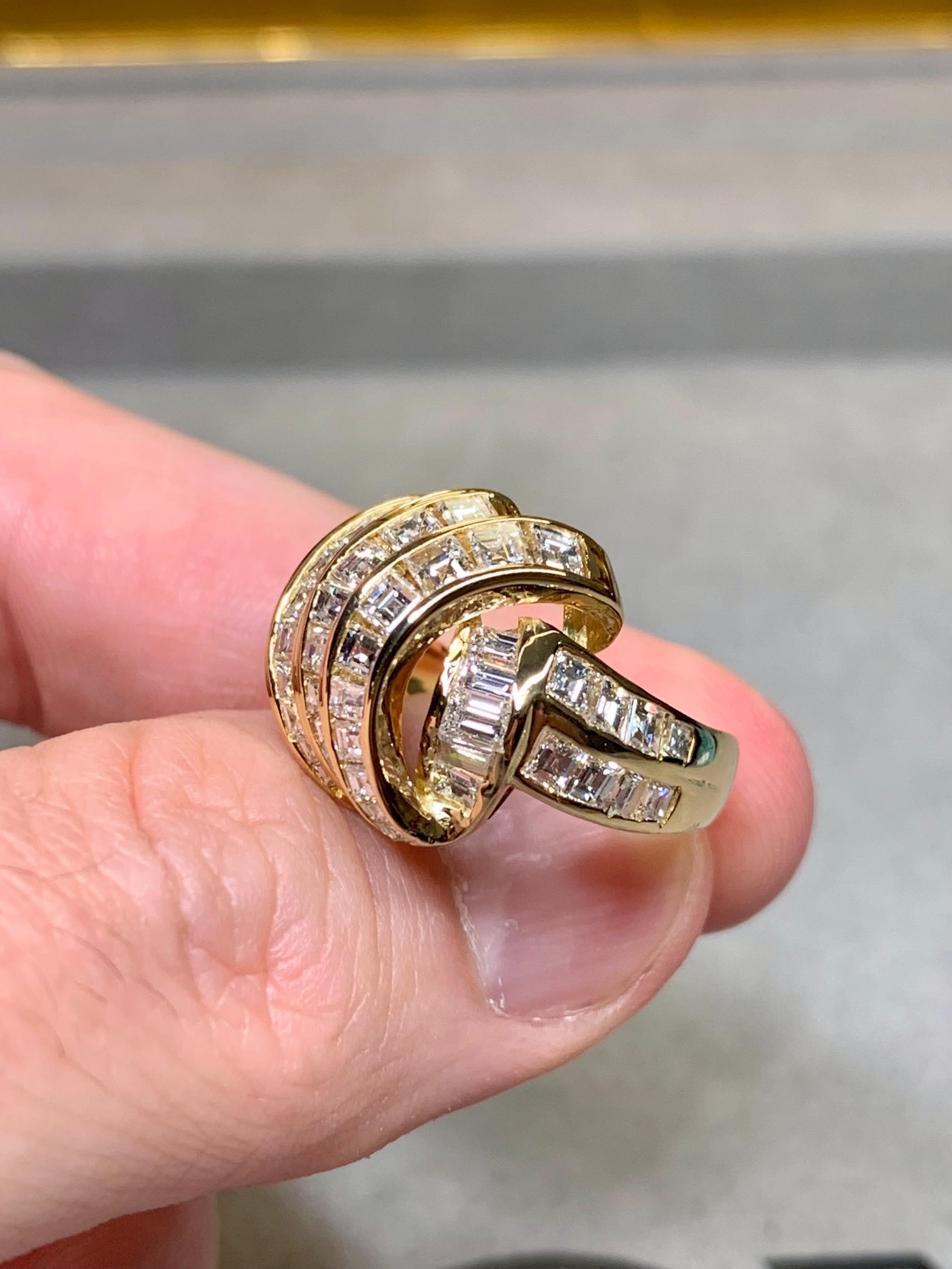 Anello Cocktail Quadrato Baguette con Diamante Dimensionale in Oro Giallo 18K Estate 4,80ctw in vendita 2