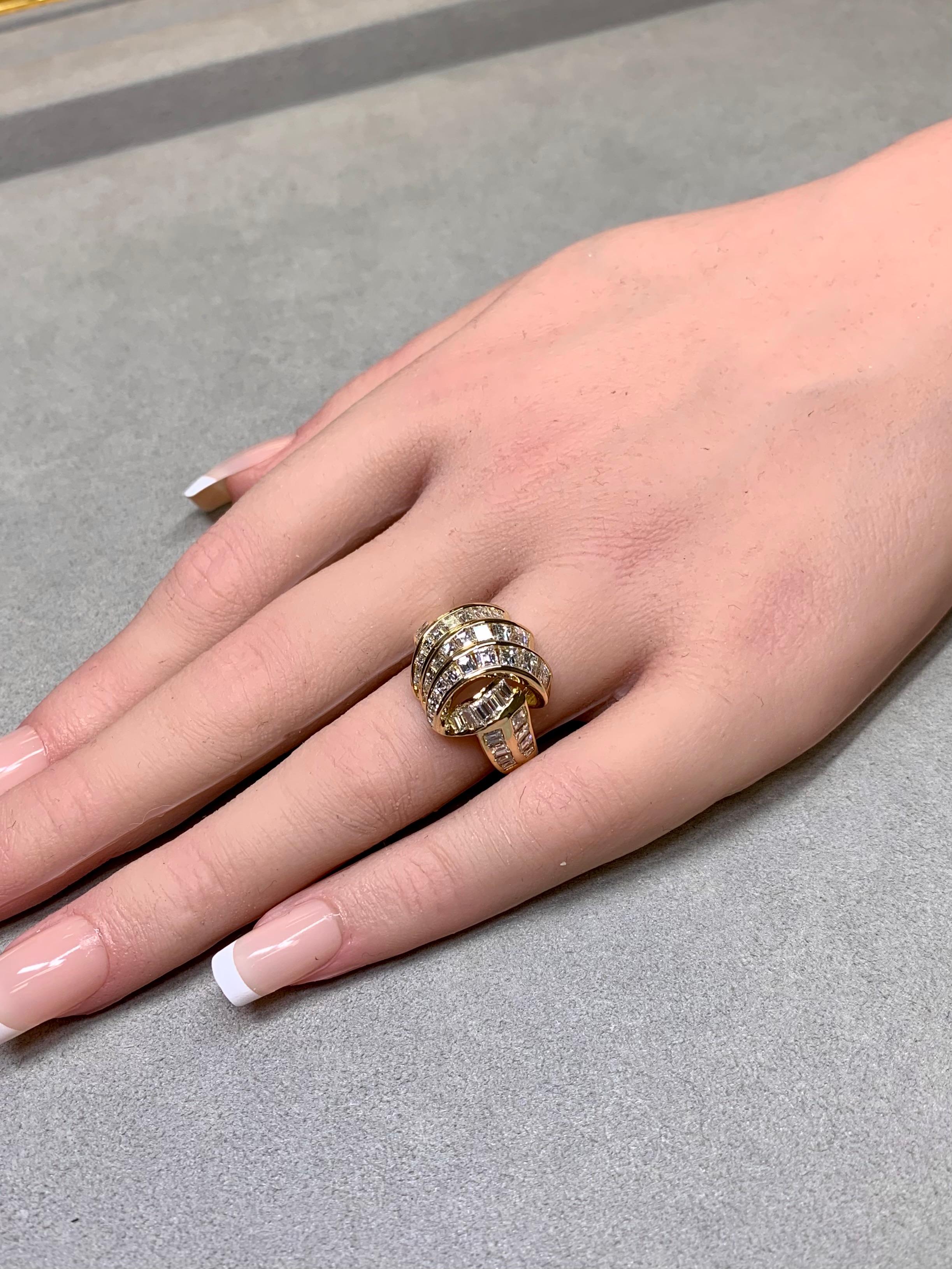 Anello Cocktail Quadrato Baguette con Diamante Dimensionale in Oro Giallo 18K Estate 4,80ctw in vendita 3