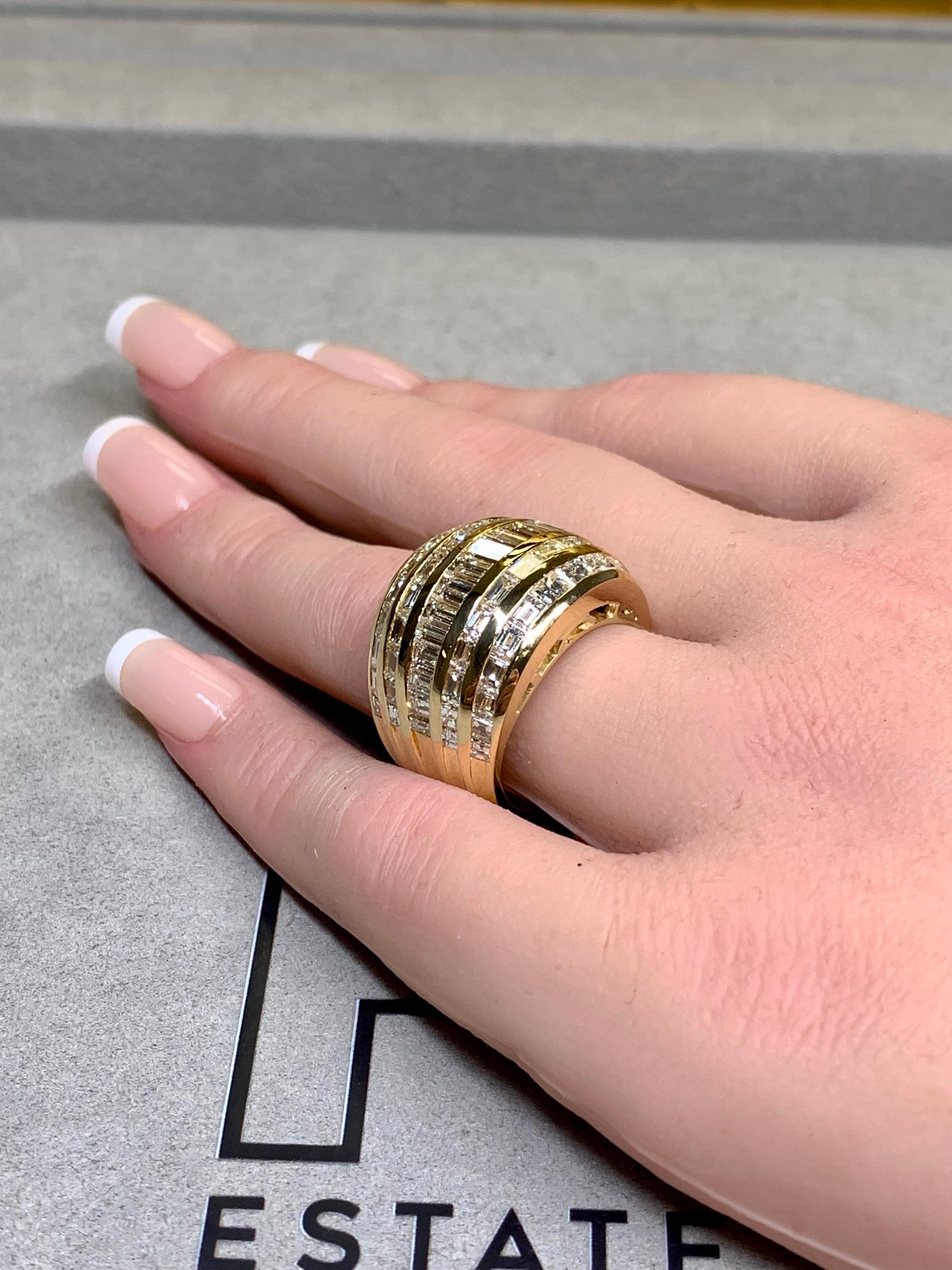 Bague de cocktail en or jaune 18K avec anneau large et baguette carrée Dome 7.35ctw G Vs en vente 4