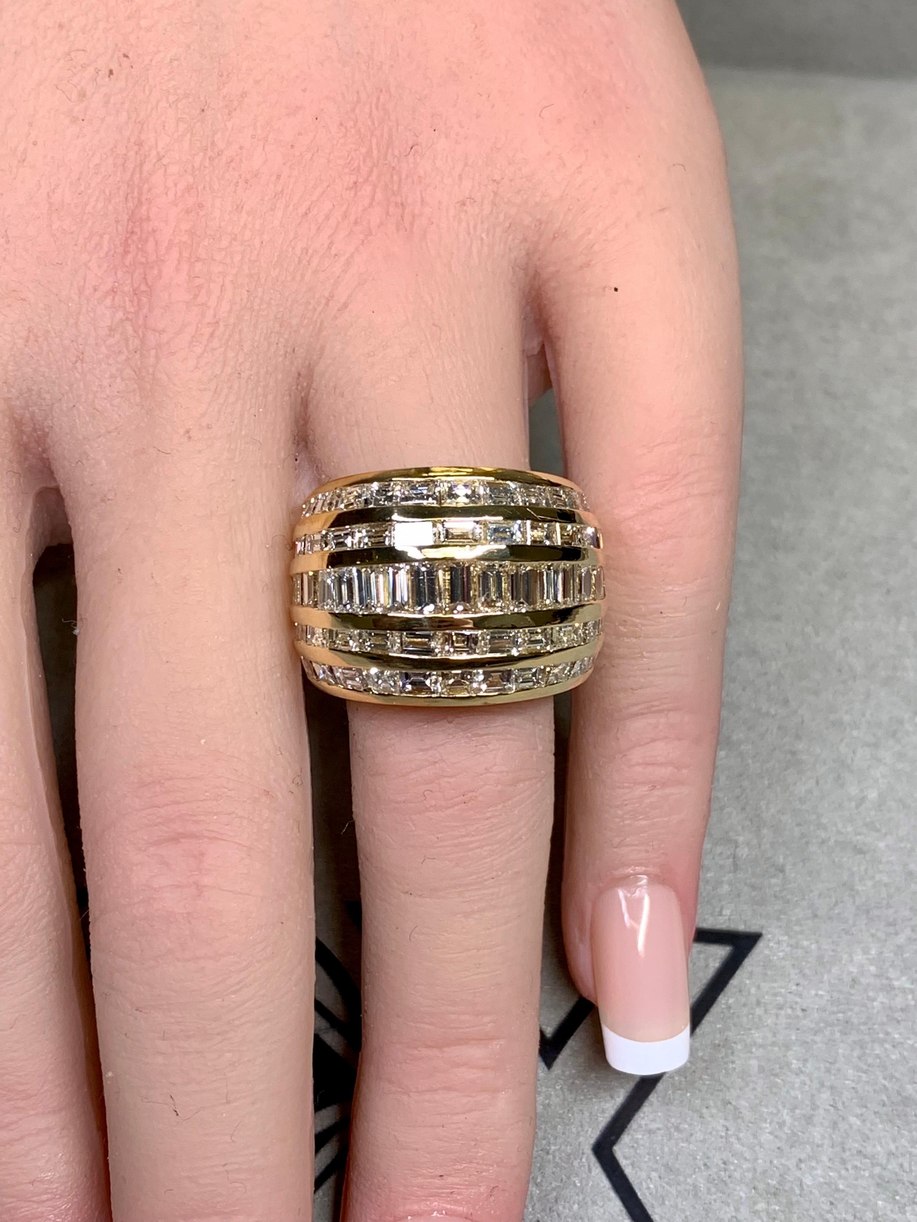 Bague de cocktail en or jaune 18K avec anneau large et baguette carrée Dome 7.35ctw G Vs en vente 5