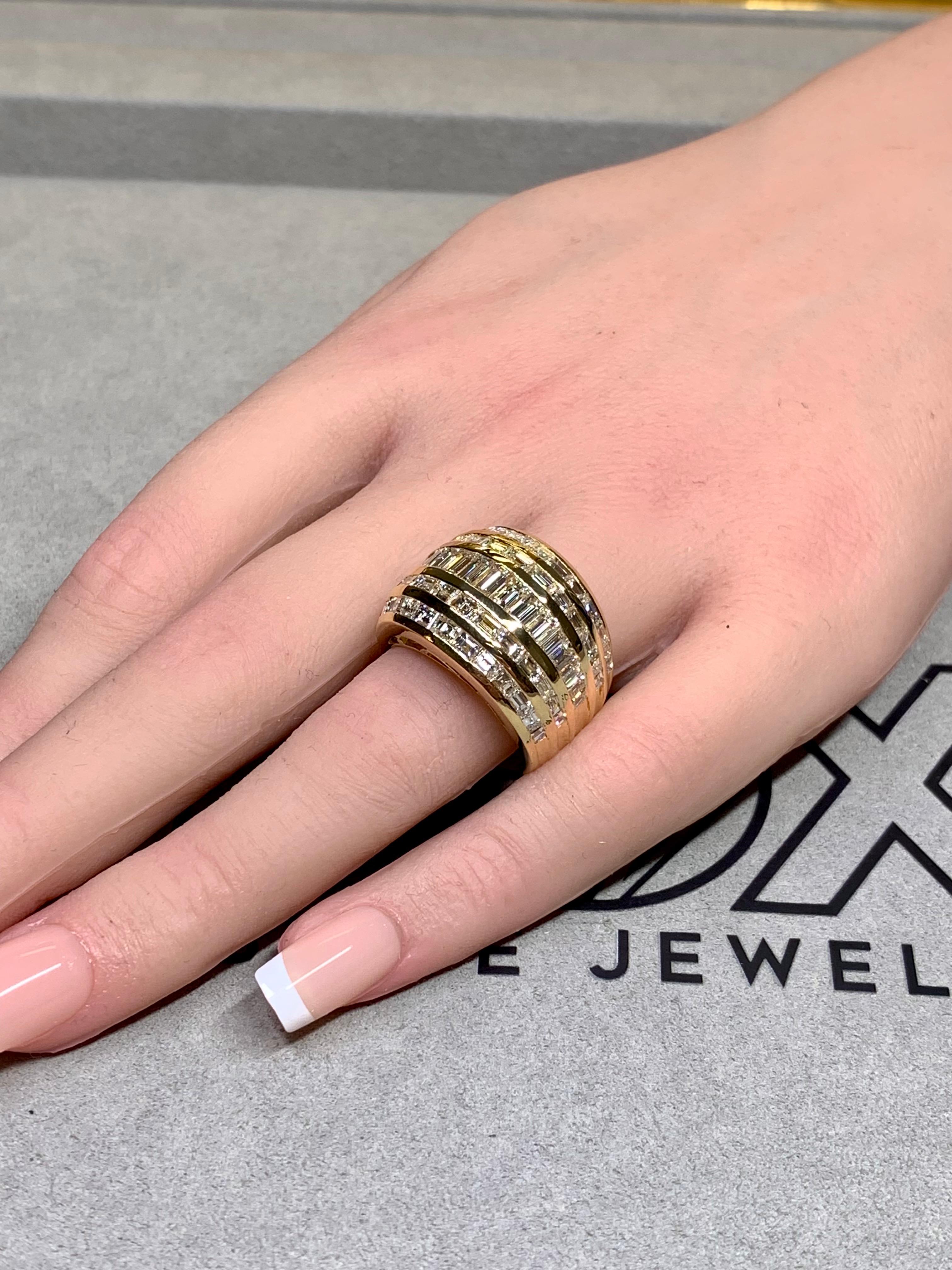 Bague de cocktail en or jaune 18K avec anneau large et baguette carrée Dome 7.35ctw G Vs en vente 3