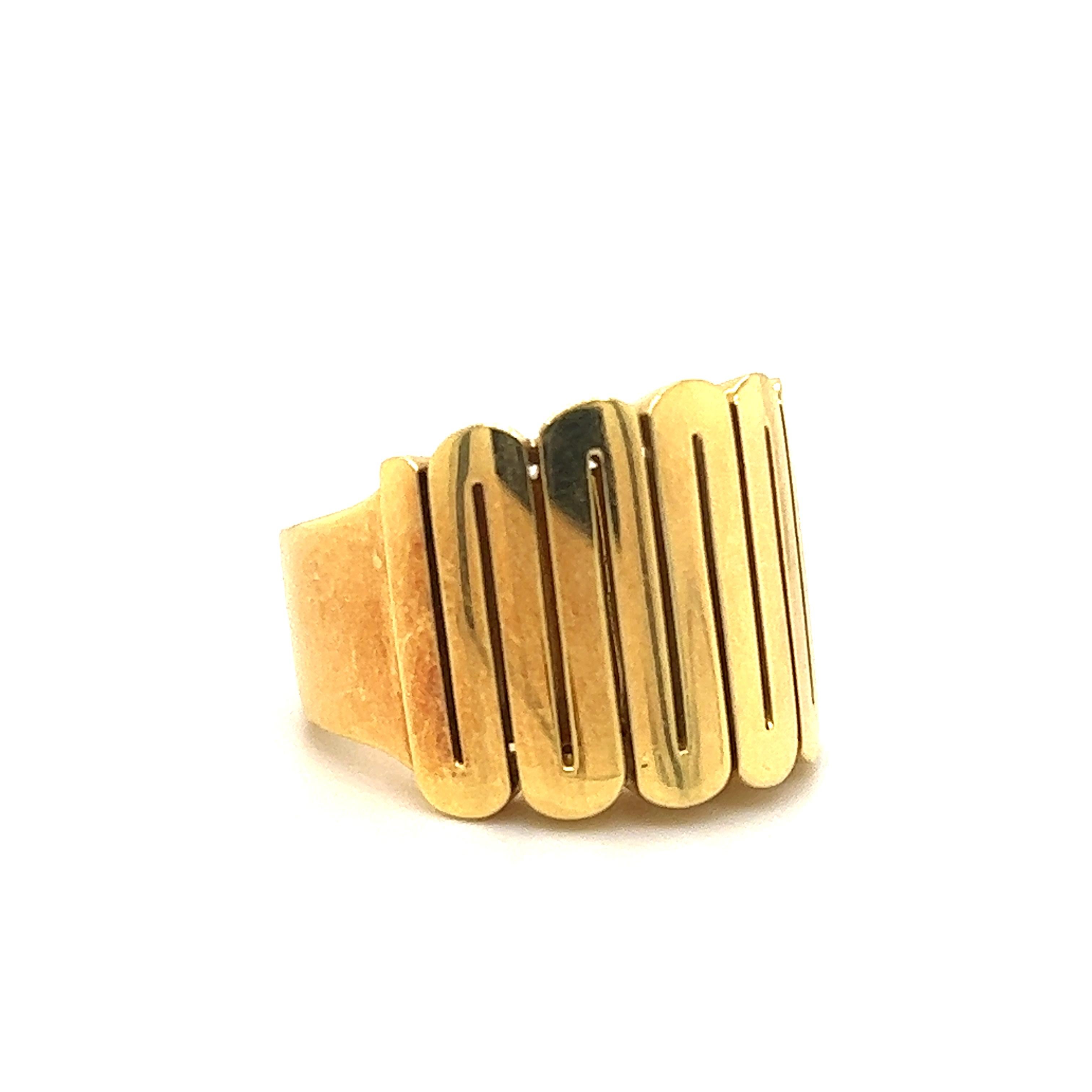 Contemporary Estate 18k Yellow Gold Squiggle Design Cocktail Ring
