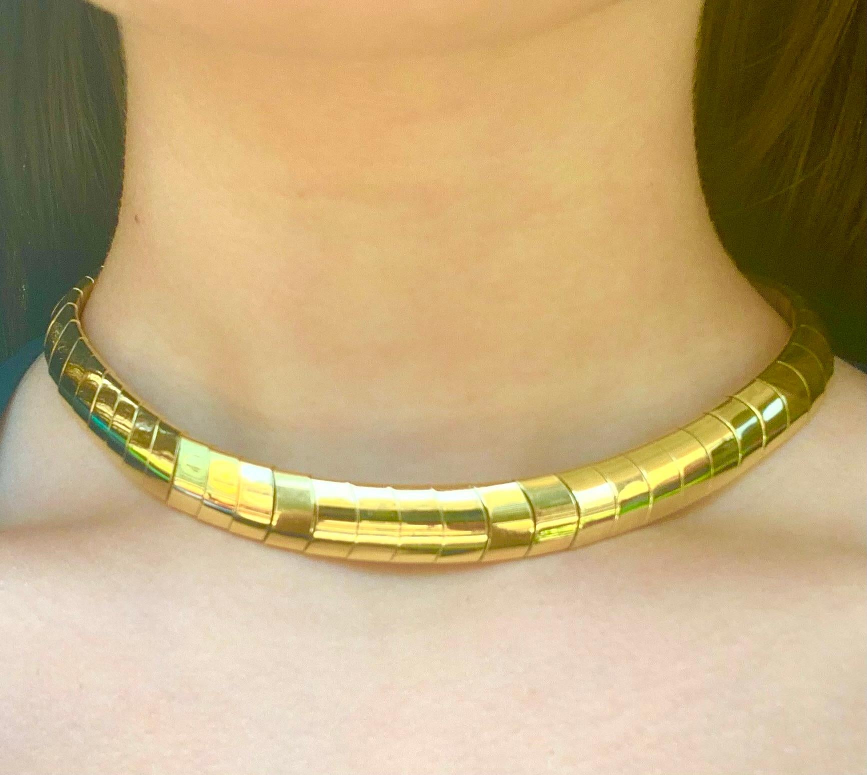 Beautiful, substantial, elegant 18K yellow gold articulated Snake motif choker statement necklace
Milan, 1980's
Classic wide gold necklaces have been treasured for centuries- variations of gold choker style necklaces have been recorded in ancient