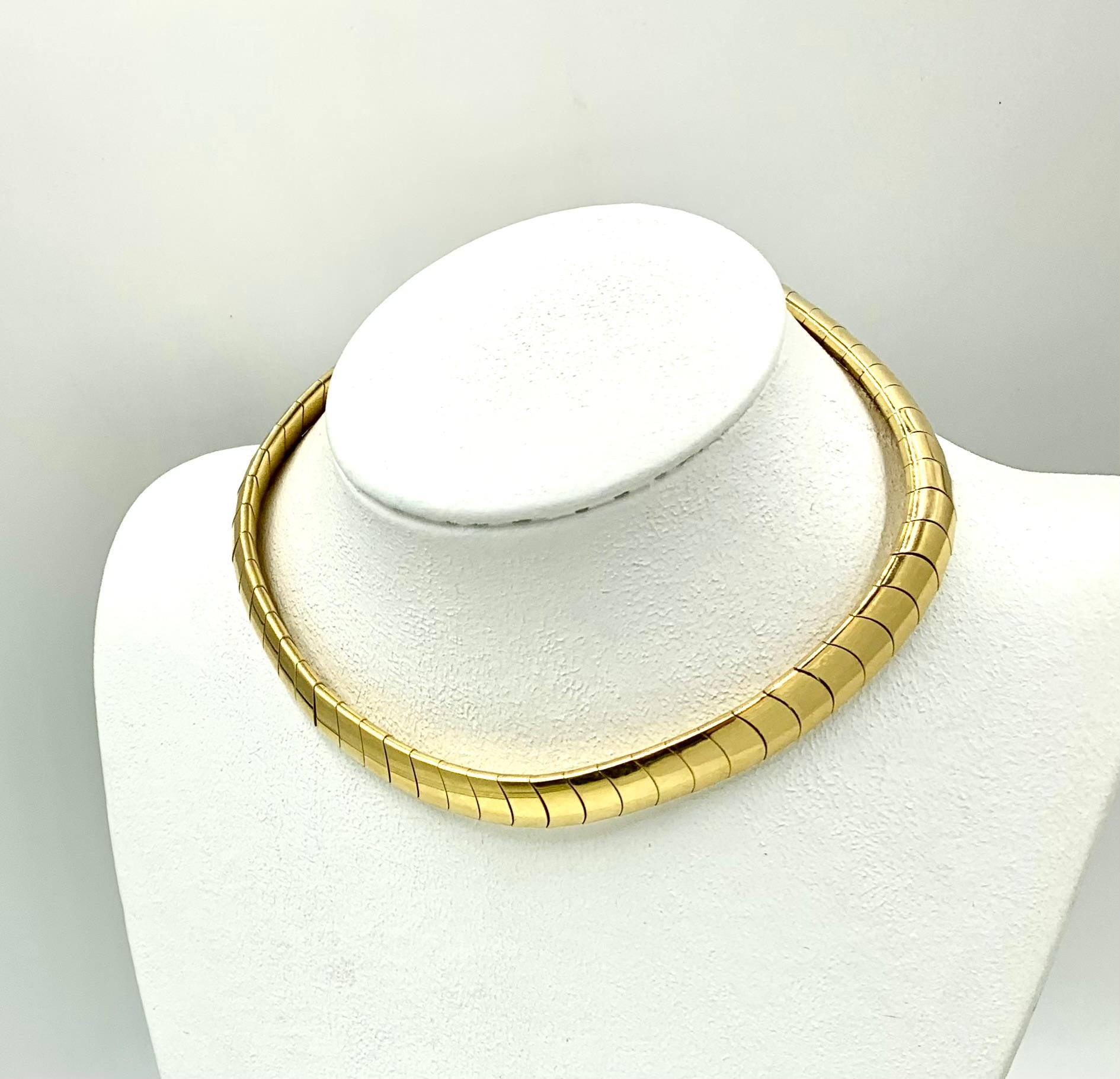 Estate 18K Yellow Gold Substantial Articulated Snake Choker Necklace In Good Condition For Sale In New York, NY