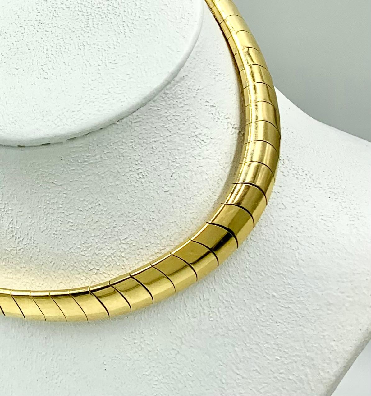 Women's or Men's Estate 18K Yellow Gold Substantial Articulated Snake Choker Necklace For Sale