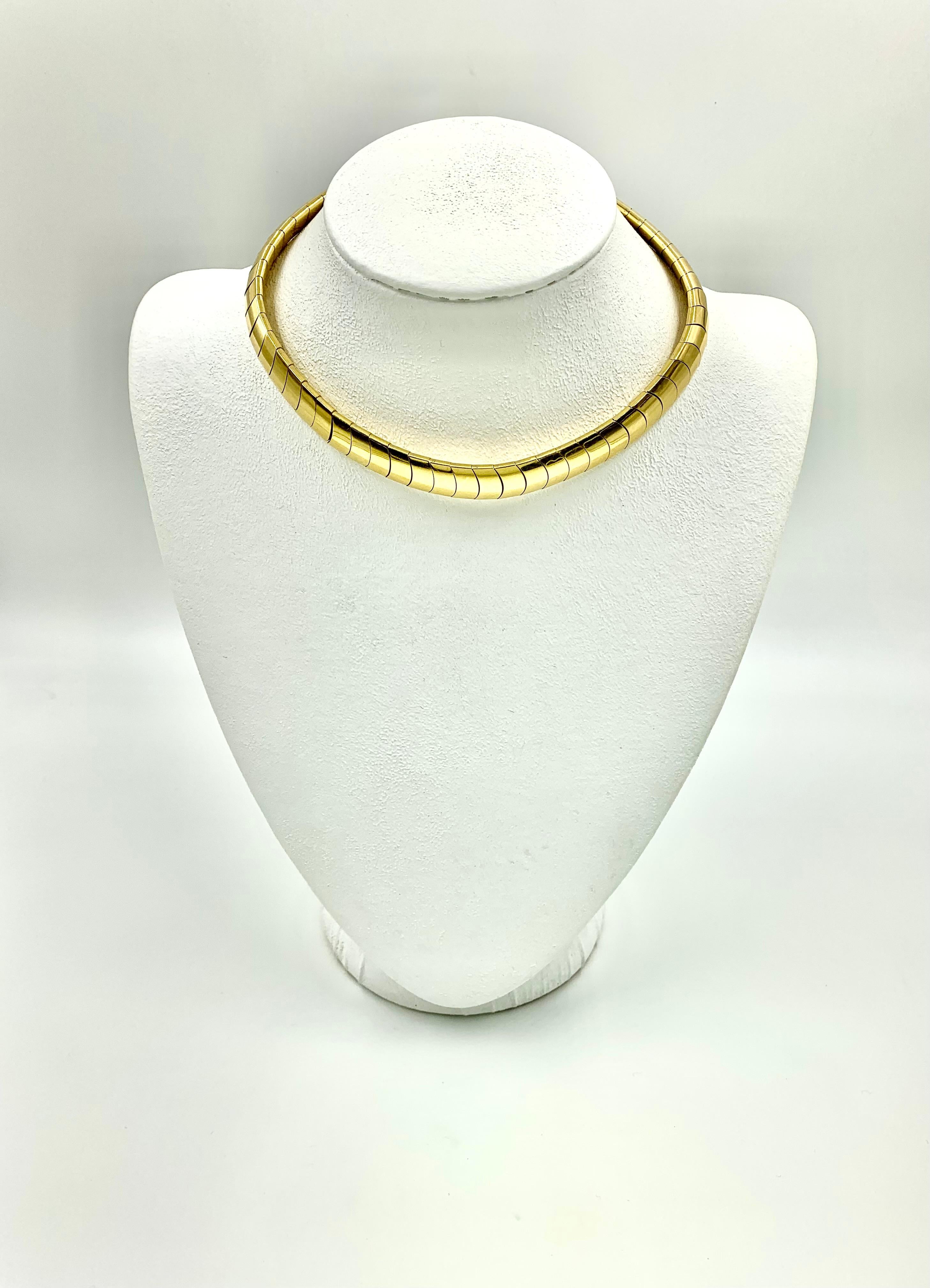 Estate 18K Yellow Gold Substantial Articulated Snake Choker Necklace For Sale 1