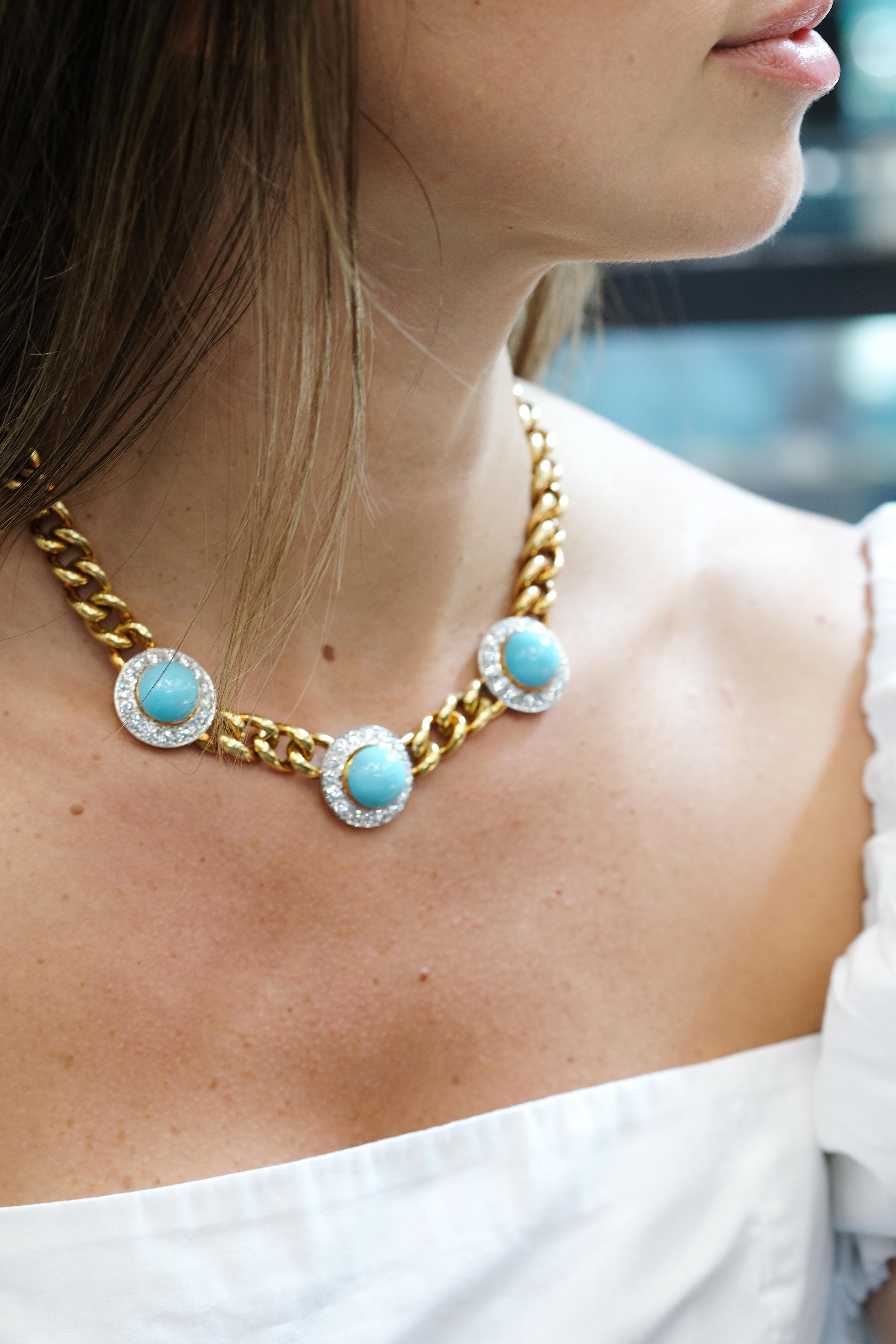 Collier de succession en or jaune 18 carats à trois chaînes avec turquoises et diamants en vente 1