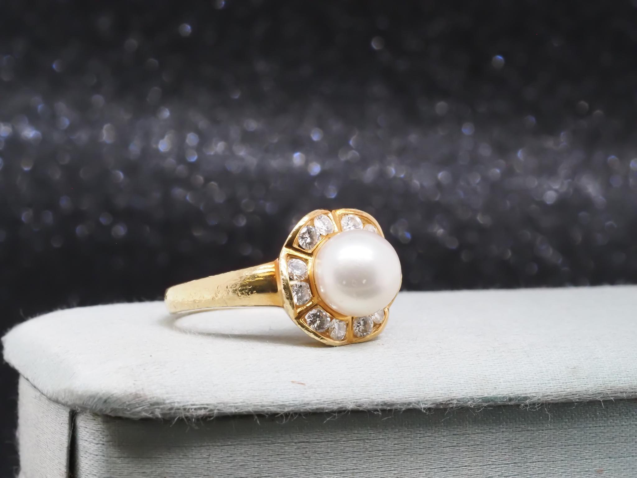 Tenuta in oro giallo 18 carati Tiffany & Co. Anello con perle e diamanti - VHK#451a

Dettagli dell'articolo:
Anno: anni '90
Misura dell'anello: 6 (misura notevole)
Tipo di metallo: oro giallo 18 carati [con marchio di garanzia e testato]
Peso: 5,4