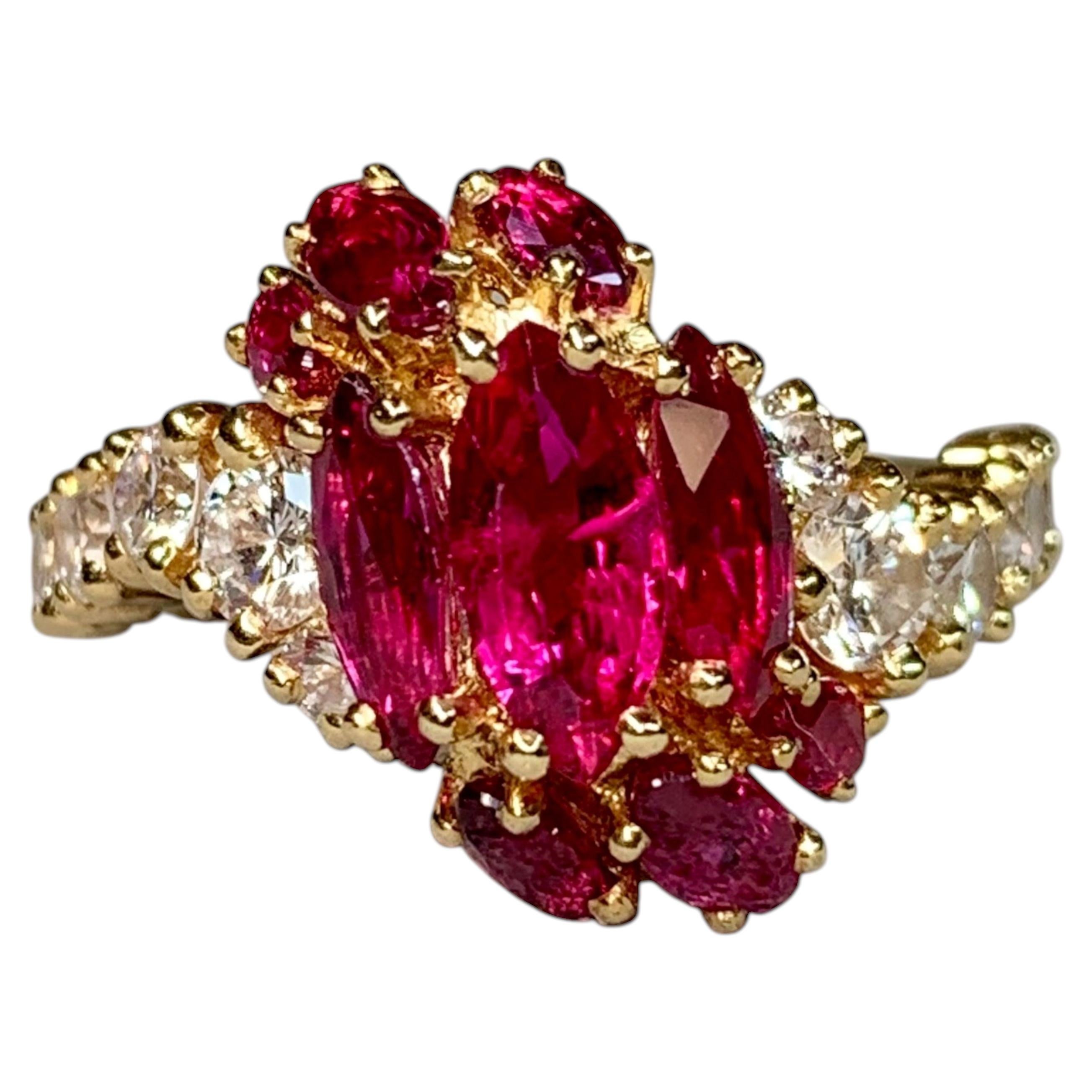 Anillo de oro amarillo de 18 quilates en racimo de diamantes con rubí marquesa rojo vivo 3,50 ctw