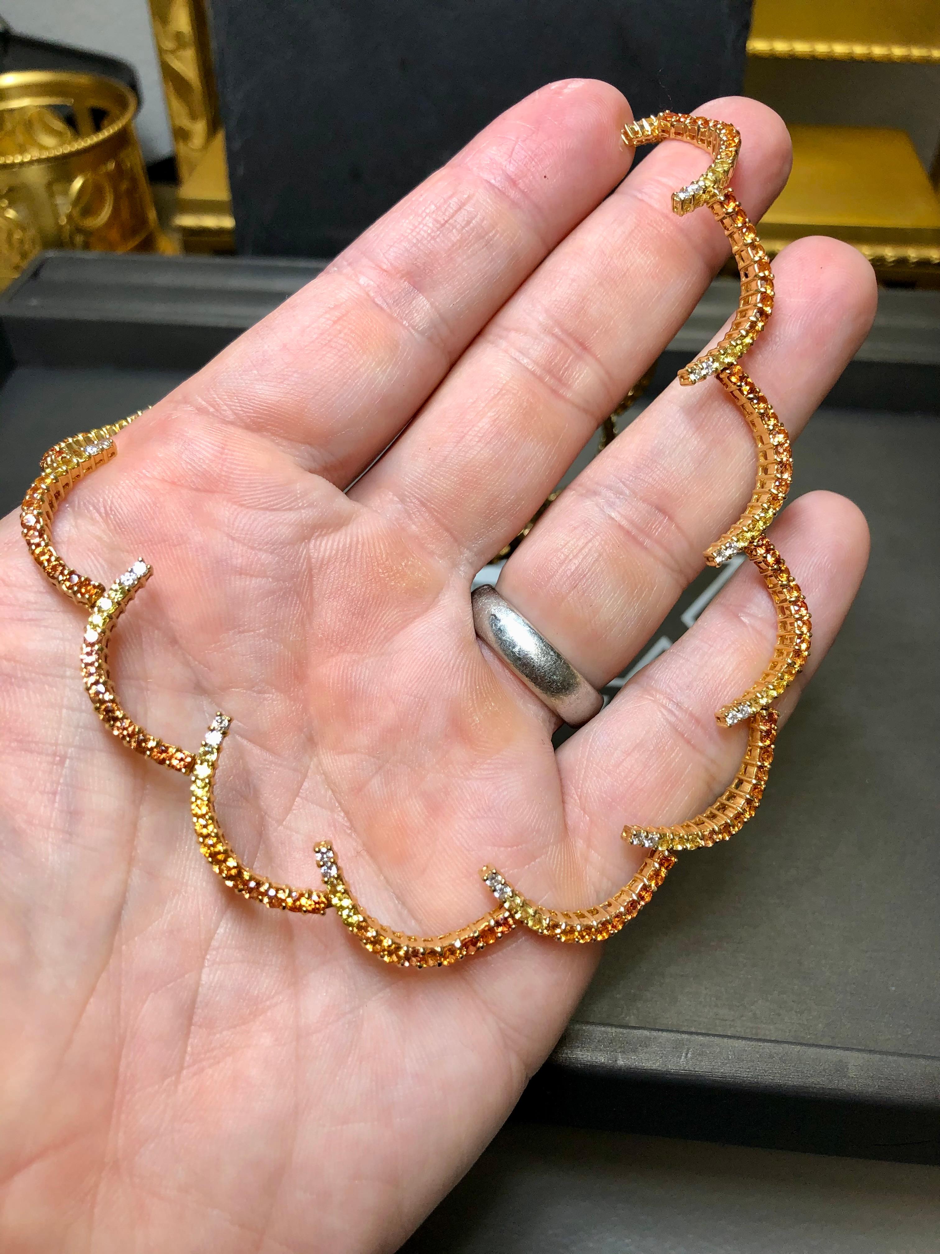 Collier de succession festonné de 17,20 carats poids total, saphir jaune orangé 18 carats et diamants Bon état - En vente à Winter Springs, FL