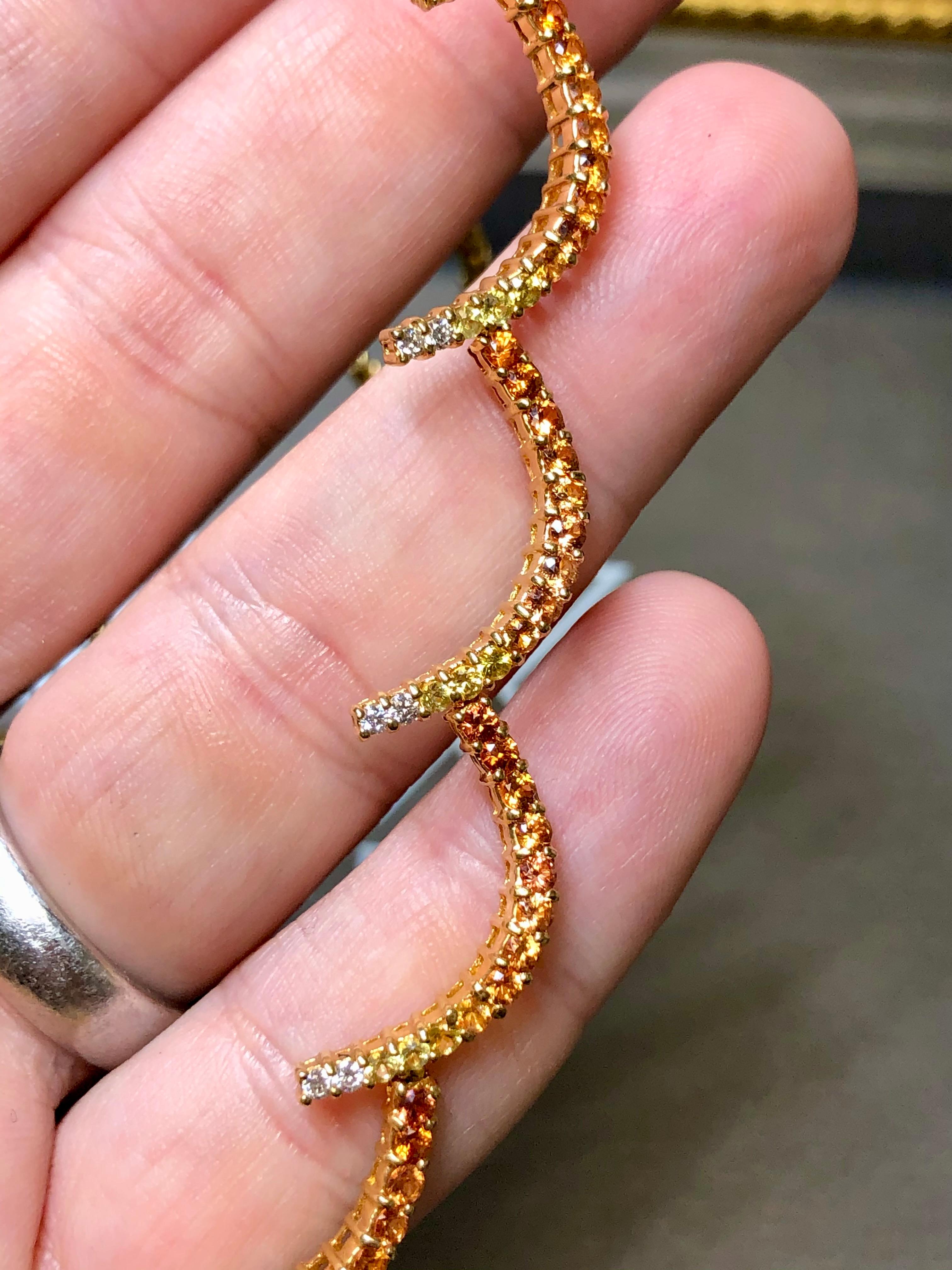 Collier de succession festonné de 17,20 carats poids total, saphir jaune orangé 18 carats et diamants Unisexe en vente