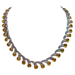Collier de succession festonné en saphir jaune 18 carats et diamants baguettes 17 51 carats