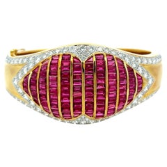 Pulsera Estate 18K YG Bangle con diamantes redondos de 5 quilates y rubí de 10,5 quilates