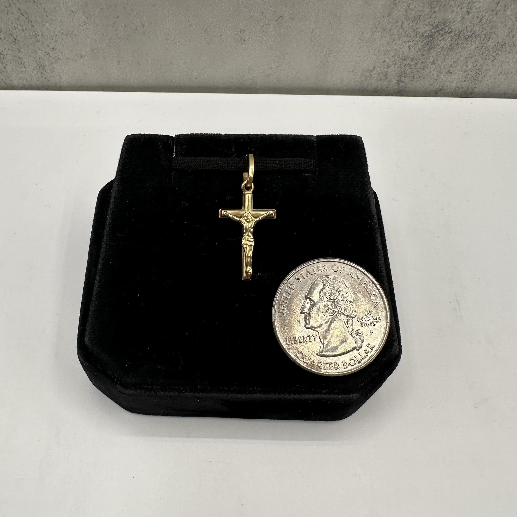 Women's or Men's Estate 18kt Yellow Gold Crucifix Pendant – 0.9 Gram, Pre-Loved Condition