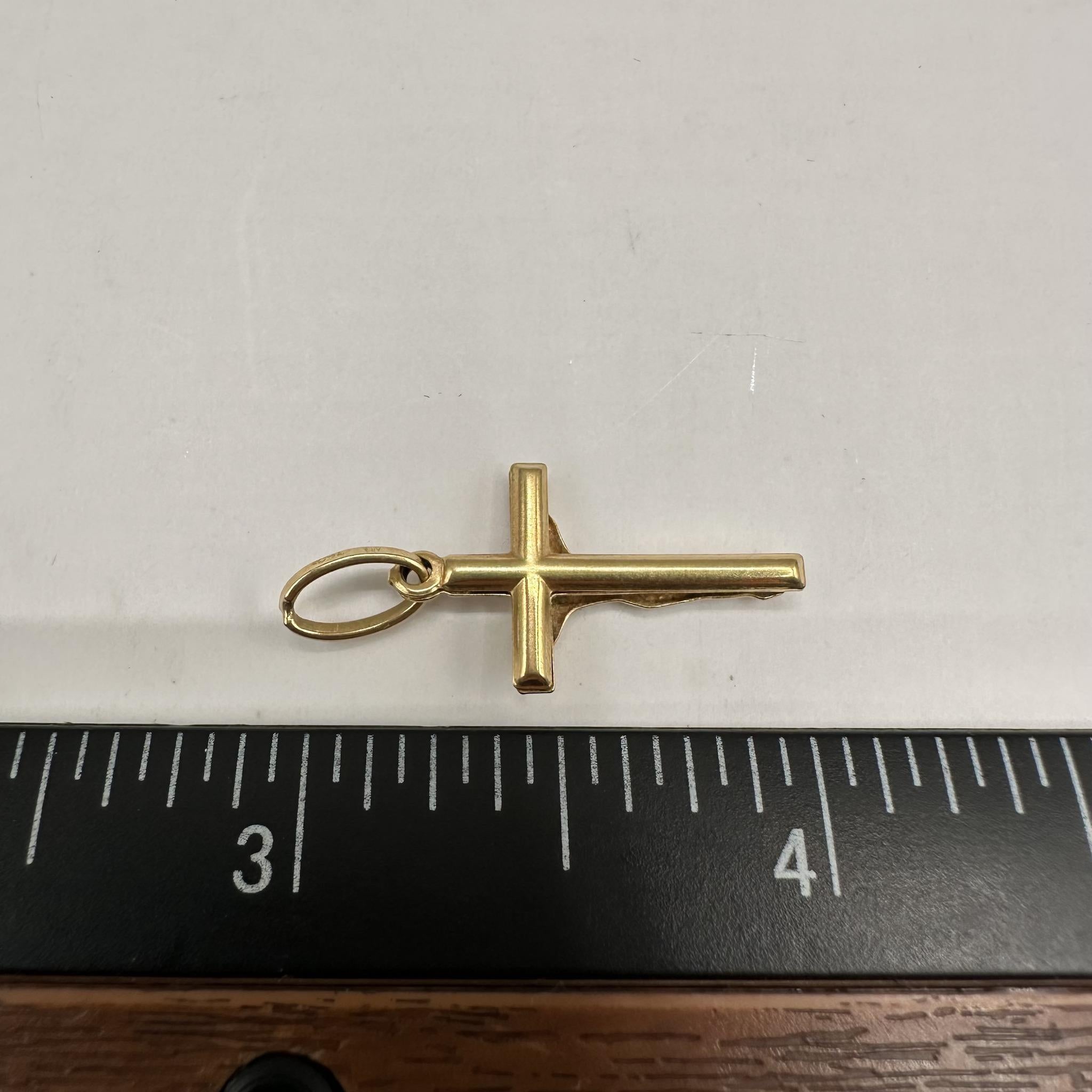 Estate 18kt Yellow Gold Crucifix Pendant – 0.9 Gram, Pre-Loved Condition 1