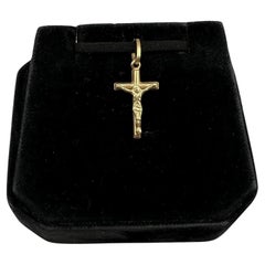 Estate 18kt Yellow Gold Crucifix Pendant – 0.9 Gram, Pre-Loved Condition