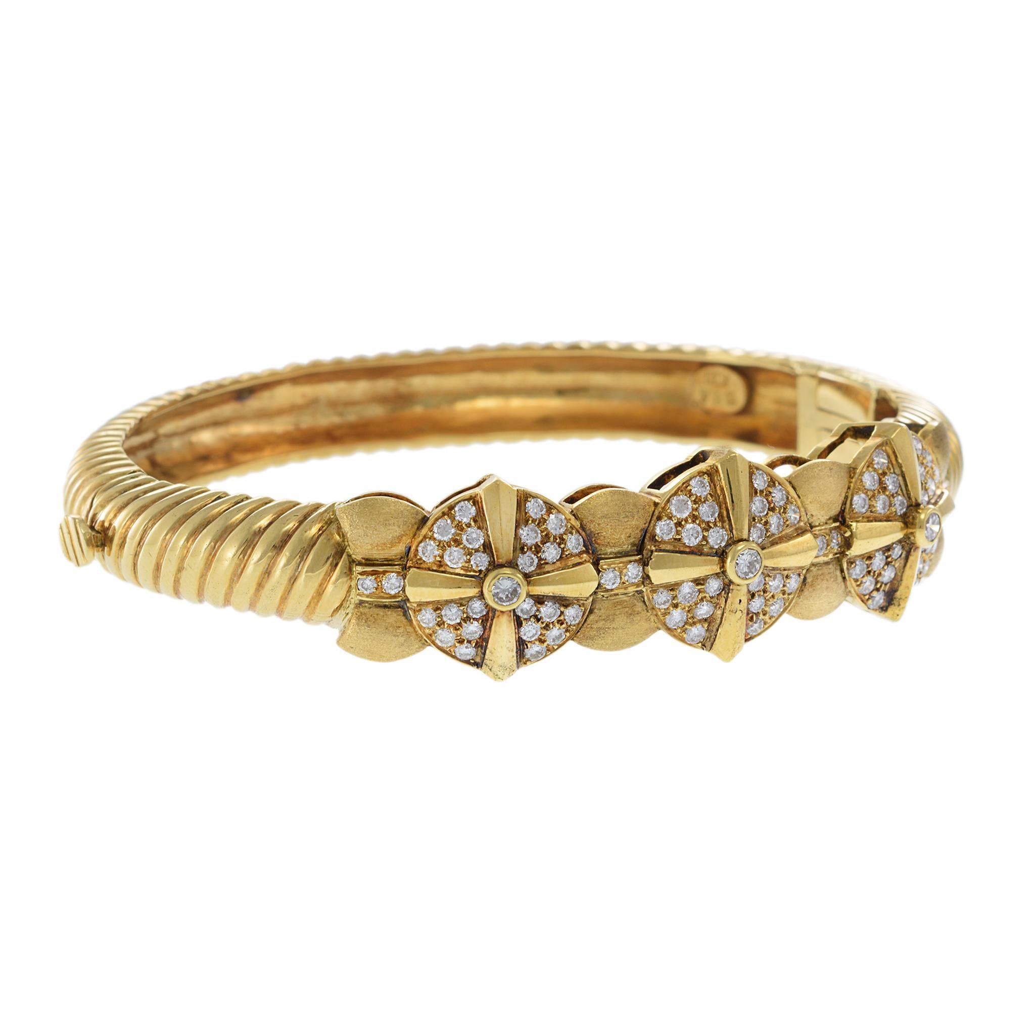 Brazalete de diamantes de oro amarillo de 18 quilates con detalle de cuerda retorcida en Bueno estado para la venta en New York, NY
