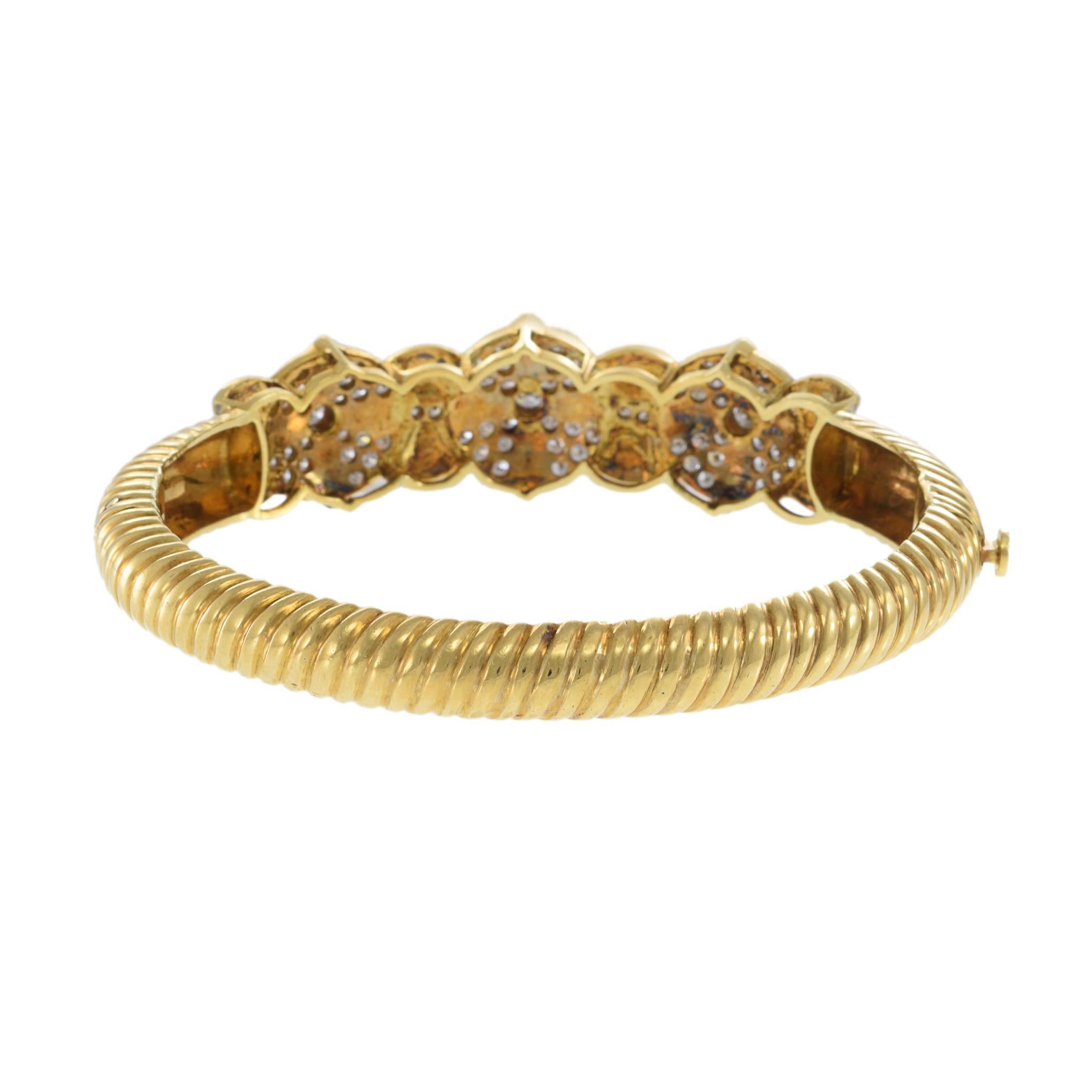 Brazalete de diamantes de oro amarillo de 18 quilates con detalle de cuerda retorcida en venta 2