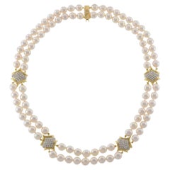 Collana Estate in oro giallo 18KT con doppio filo di perle Akoya e stazioni di diamanti