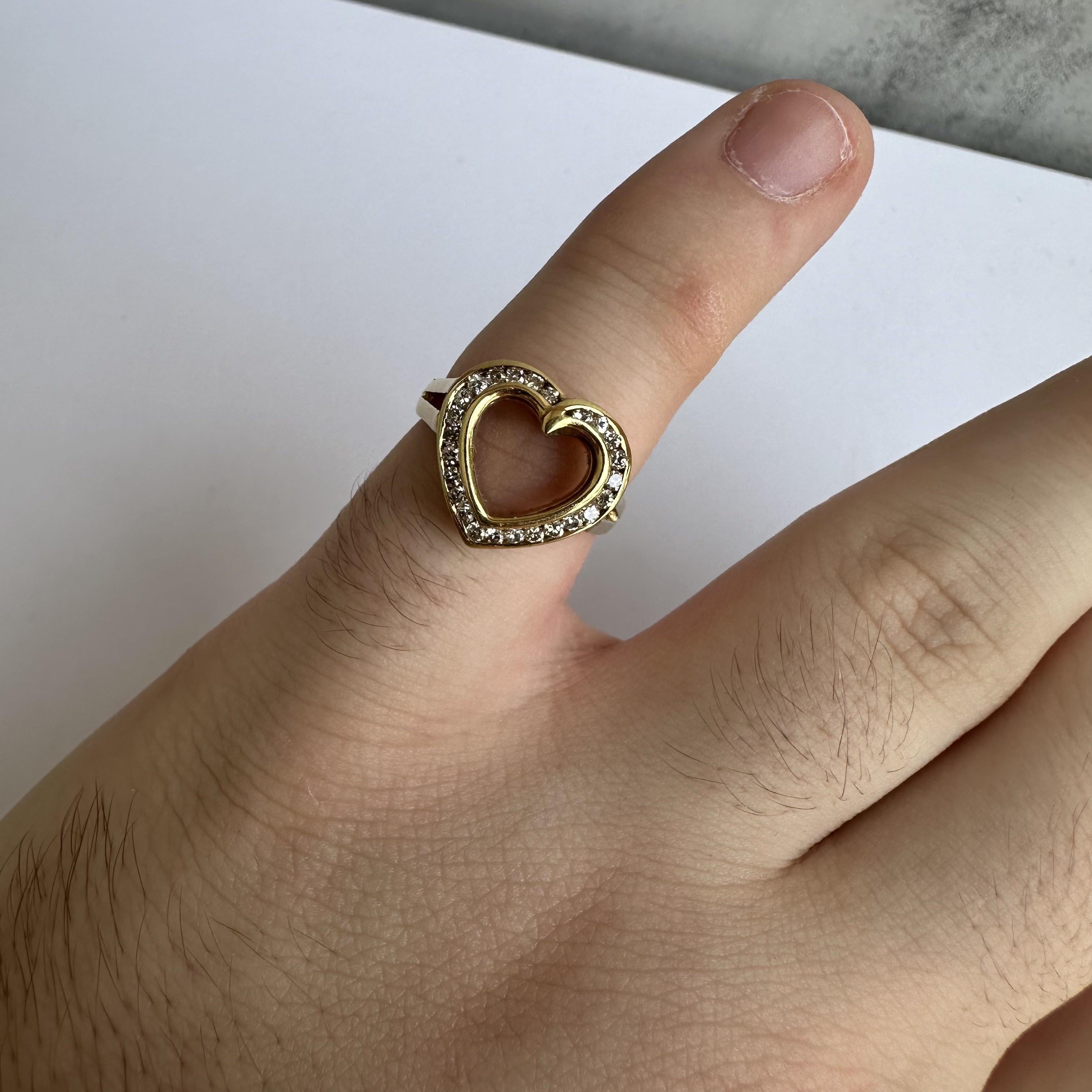 Taille ronde Bague cœur en or jaune 18 carats avec diamants naturels 0,15 carat, taille 6,5 en vente