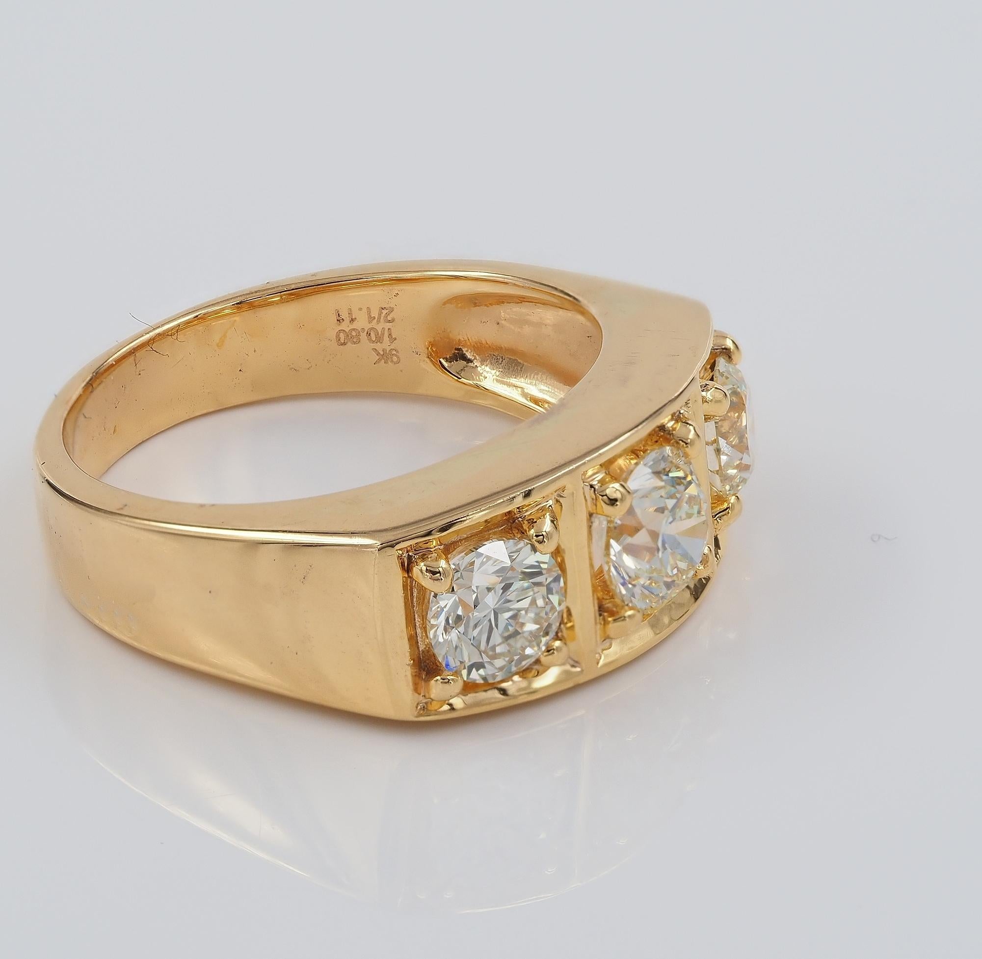 Estate 1.91 Ct Brilliant Cut Diamond F/G VVS/VS Three Stone Unisex Ring In Good Condition For Sale In Napoli, IT