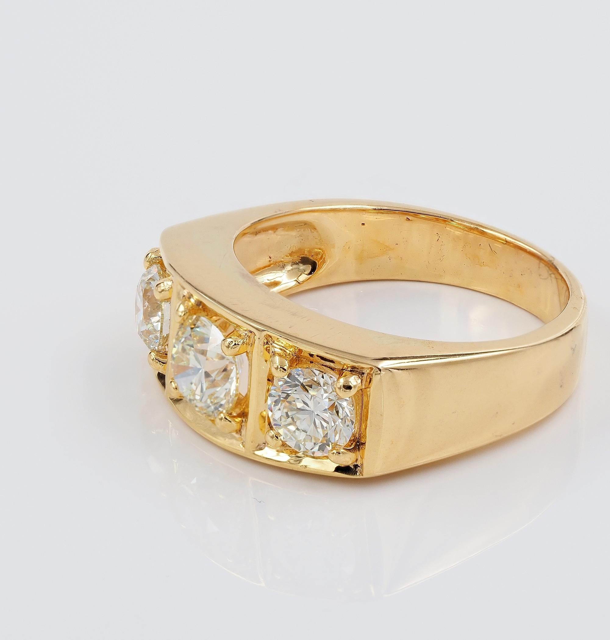 da uomo o donna Anello unisex a tre pietre con diamante a taglio brillante F/G VVS/VS da 1,91 carati in vendita