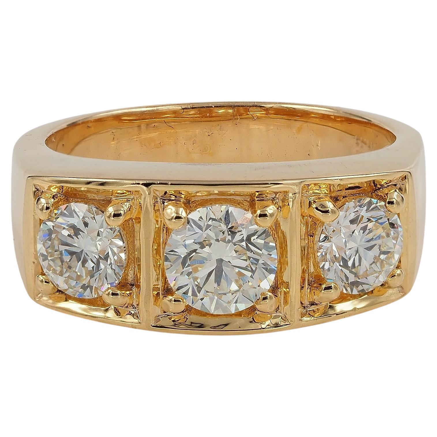 Estate 1.91 Ct Brilliante Cut Diamond F/G VVS/VS Three Stone Unisex Ring (bague unisexe à trois pierres) en vente