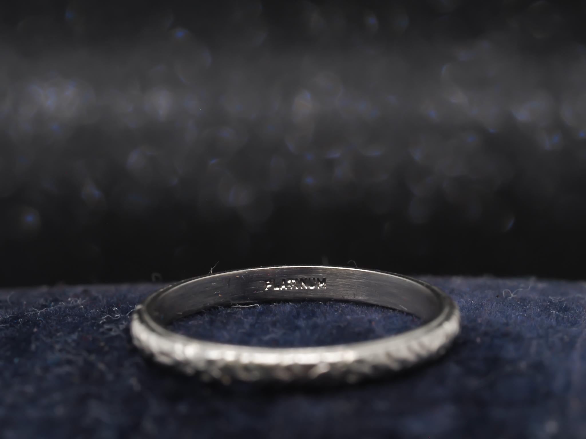Women's Estate 1920s Art Deco Platinum Engraved Wedding Band Size 6 - VHK#975 For Sale