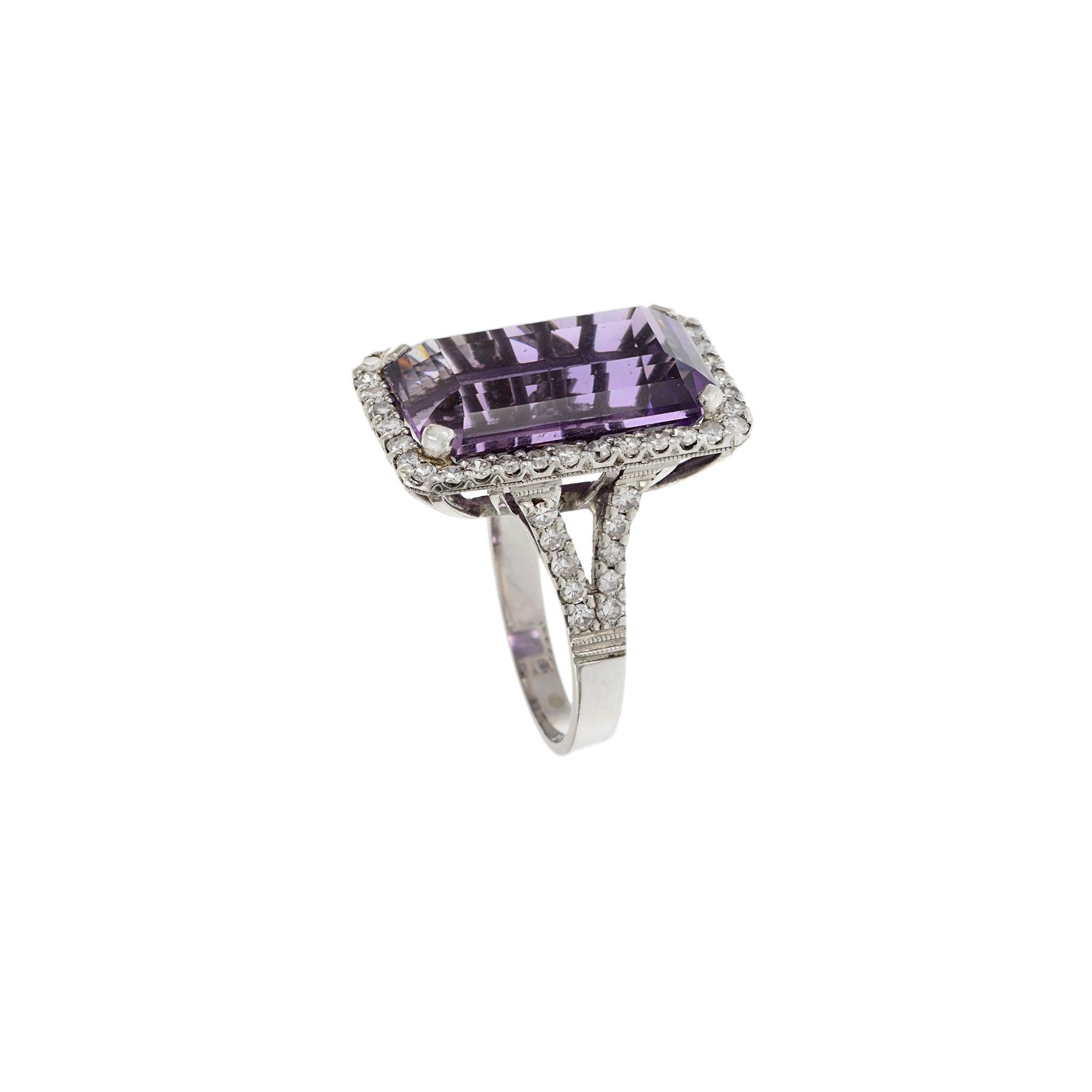 Estate 1940s 18KT White Gold Amethyst And Diamond Ring In Excellent Condition For Sale In New York, NY