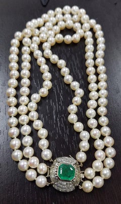Estate 1950s 4 Carat Emerald and 3 Strand Pearl Choker 14 Karat Necklace