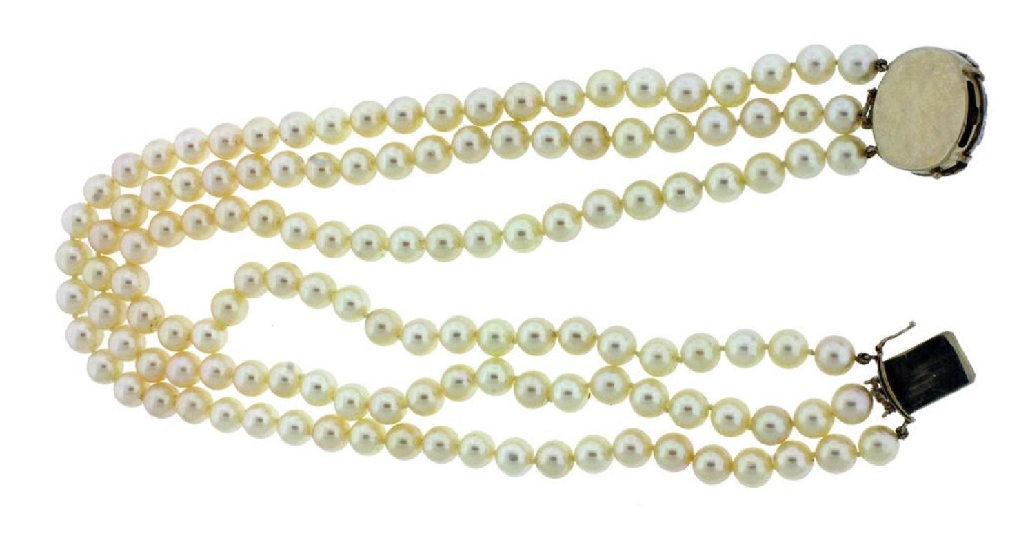 Estate 1950s 4 Carat Emerald and 3 Strand Pearl Choker 14 Karat Necklace In Excellent Condition In Los Angeles, CA