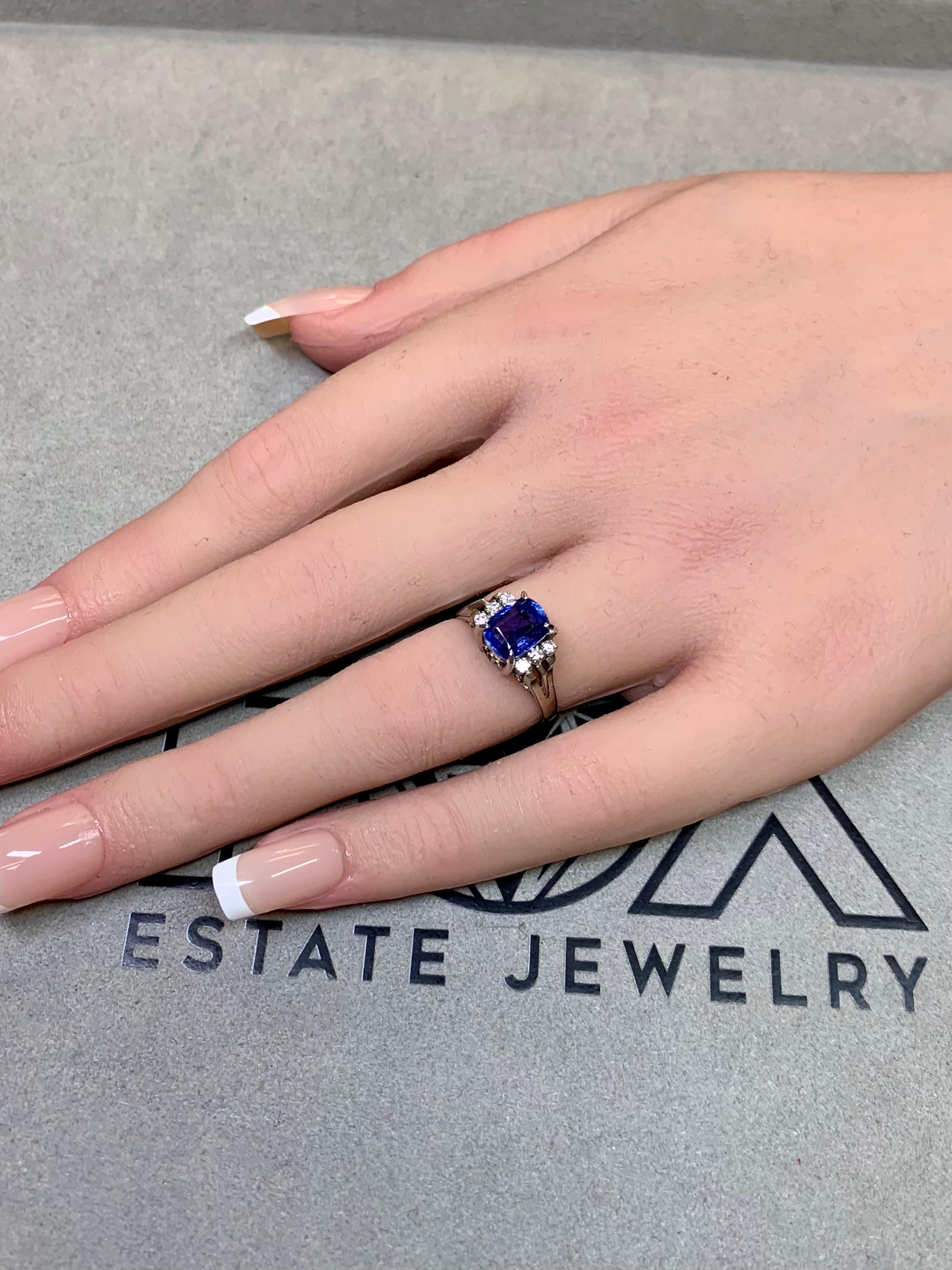 Estate 1960's Platinum Cushion Ceylon Sapphire Diamond Ring GIA NO HEAT 1,82ctw im Angebot 1