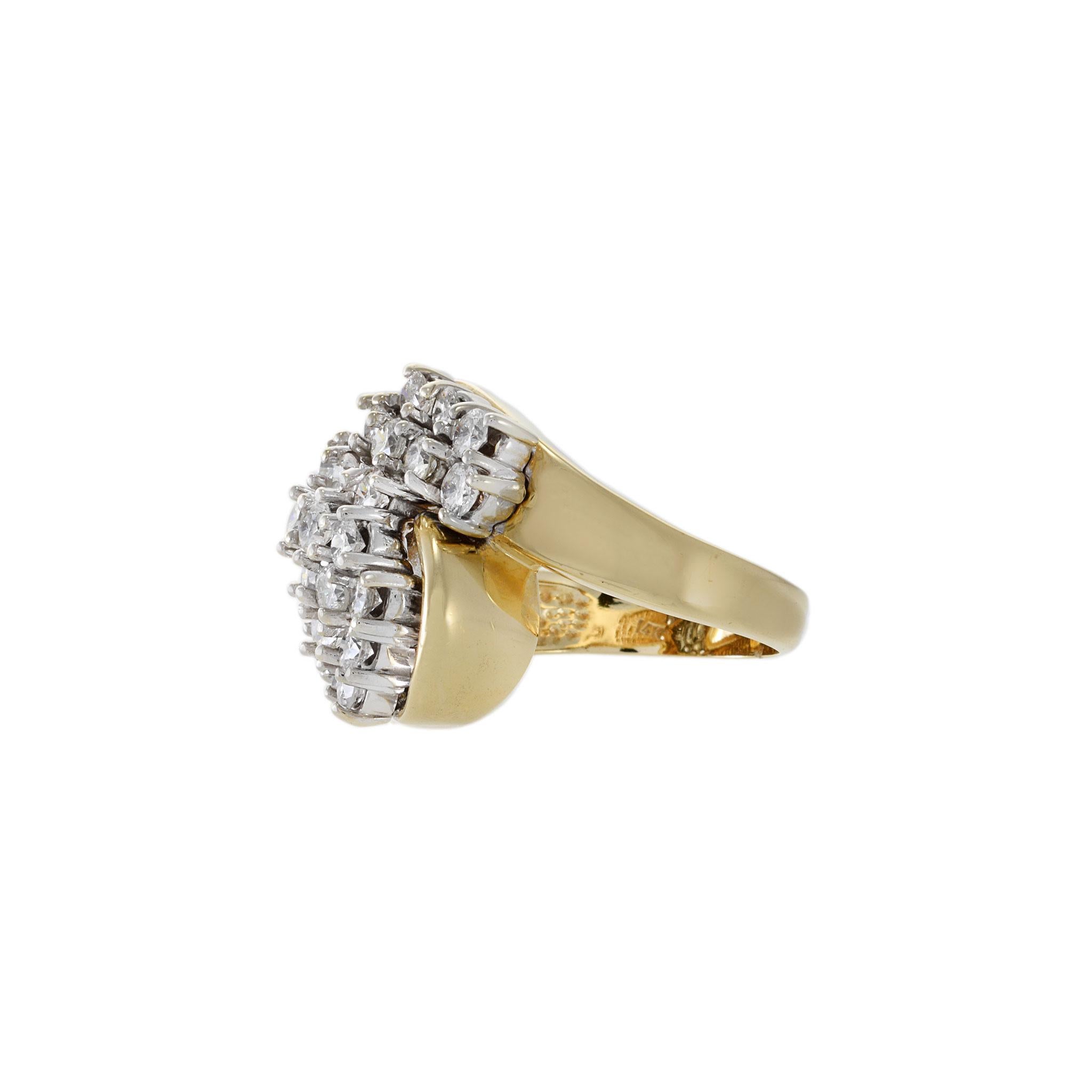 Moderne Bague en or bicolore 14KT avec diamants en forme de tourbillon, datant des années 1970 en vente
