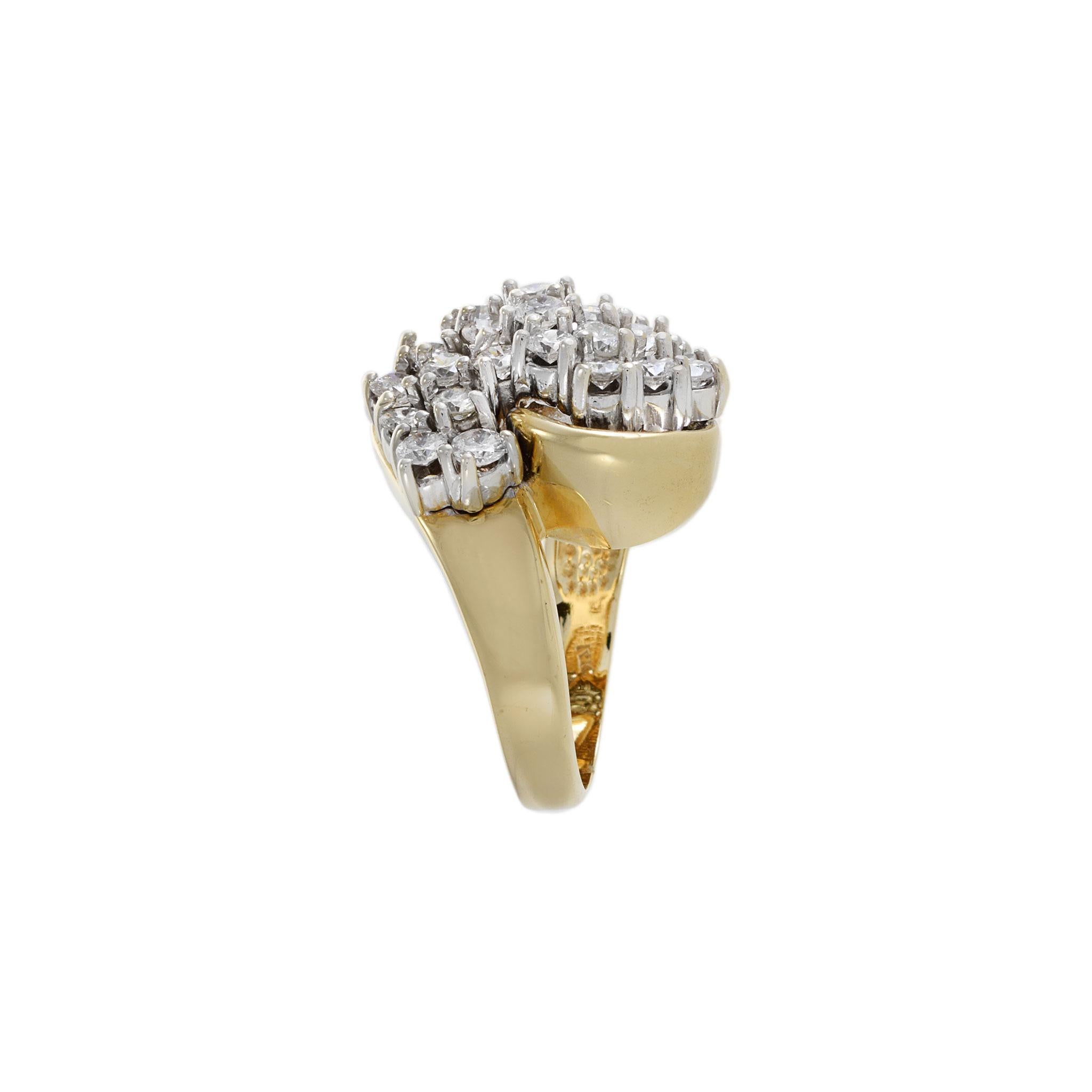 Bague en or bicolore 14KT avec diamants en forme de tourbillon, datant des années 1970 Excellent état - En vente à New York, NY