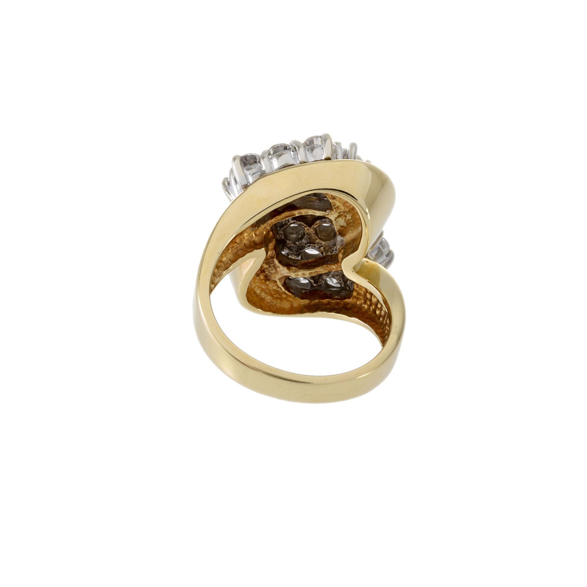 Bague en or bicolore 14KT avec diamants en forme de tourbillon, datant des années 1970 Unisexe en vente