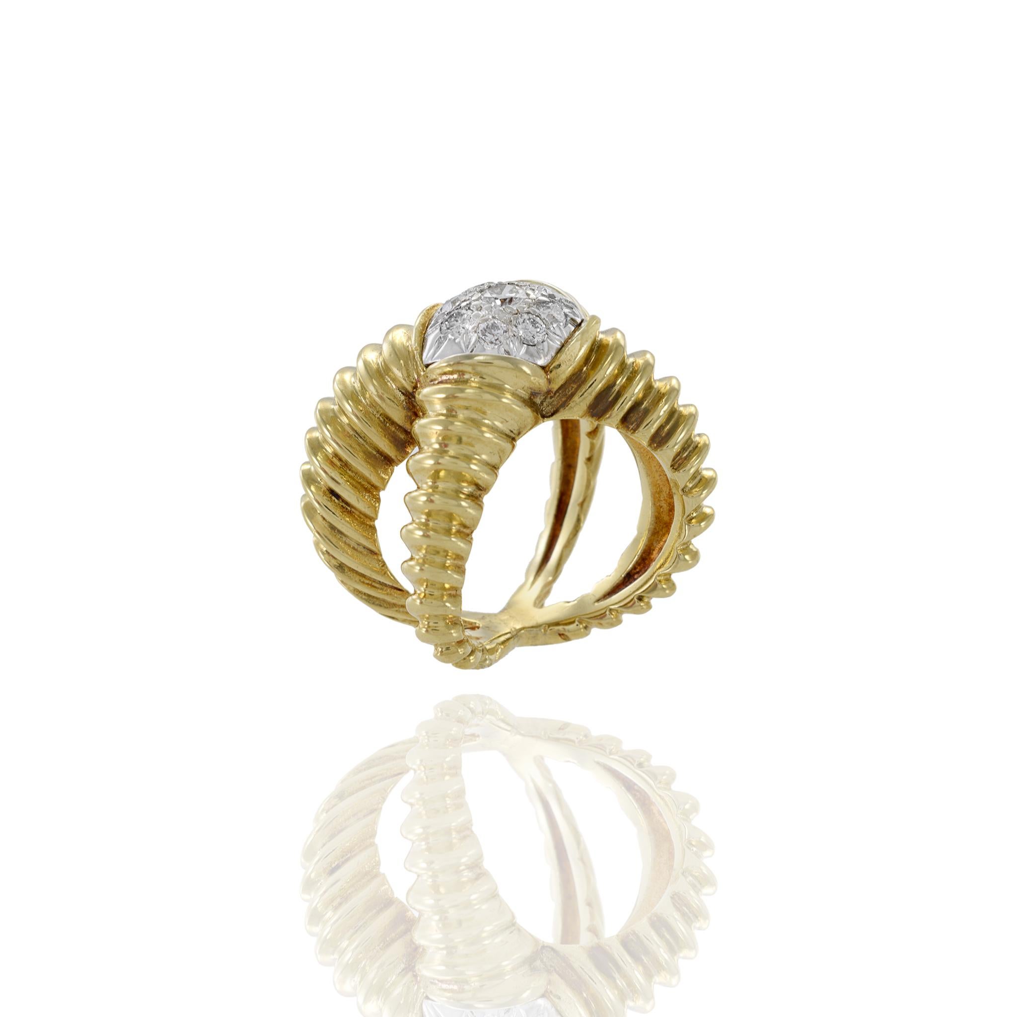 Estate 1970s 18KT Yellow Gold Diamond Crossover Wrap Ring In Excellent Condition For Sale In New York, NY
